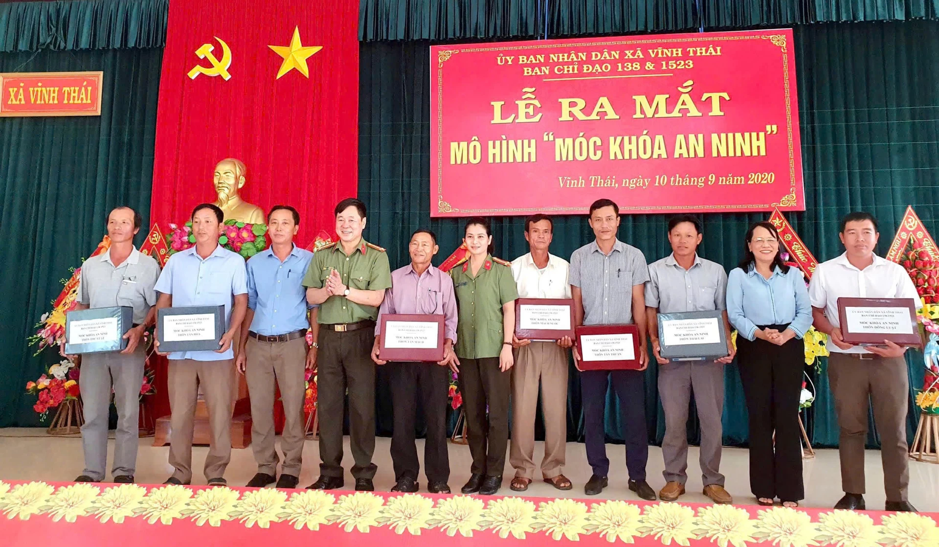 Lễ ra mắt mô hình “Móc khóa an ninh” của xã Vĩnh Thái (nay là xã Vĩnh Hoàng) - Ảnh: T.K