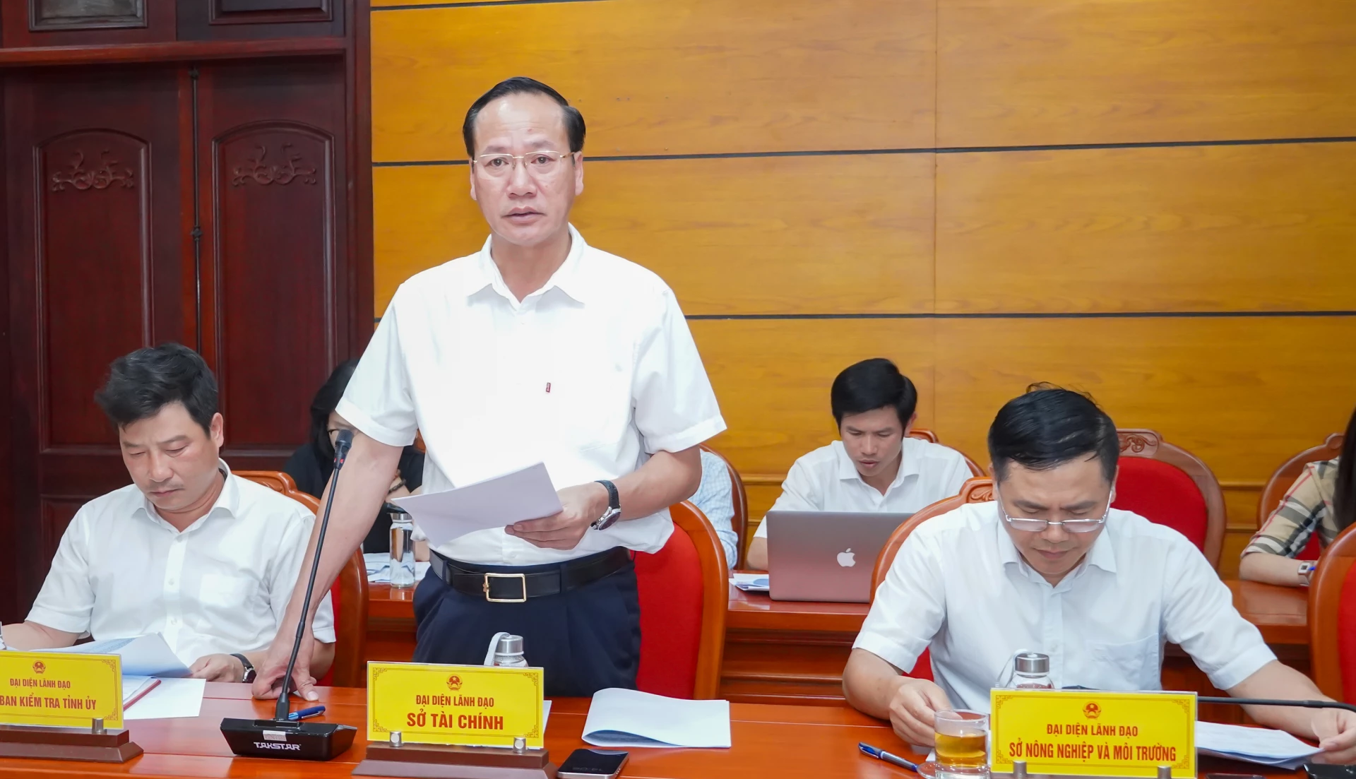 Đại diện lãnh đạo Sở Tài chính báo cáo tại buổi làm việc - Ảnh: N.H