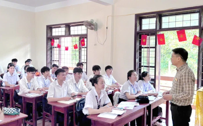 Đồng hành với học sinh vượt mùa thi