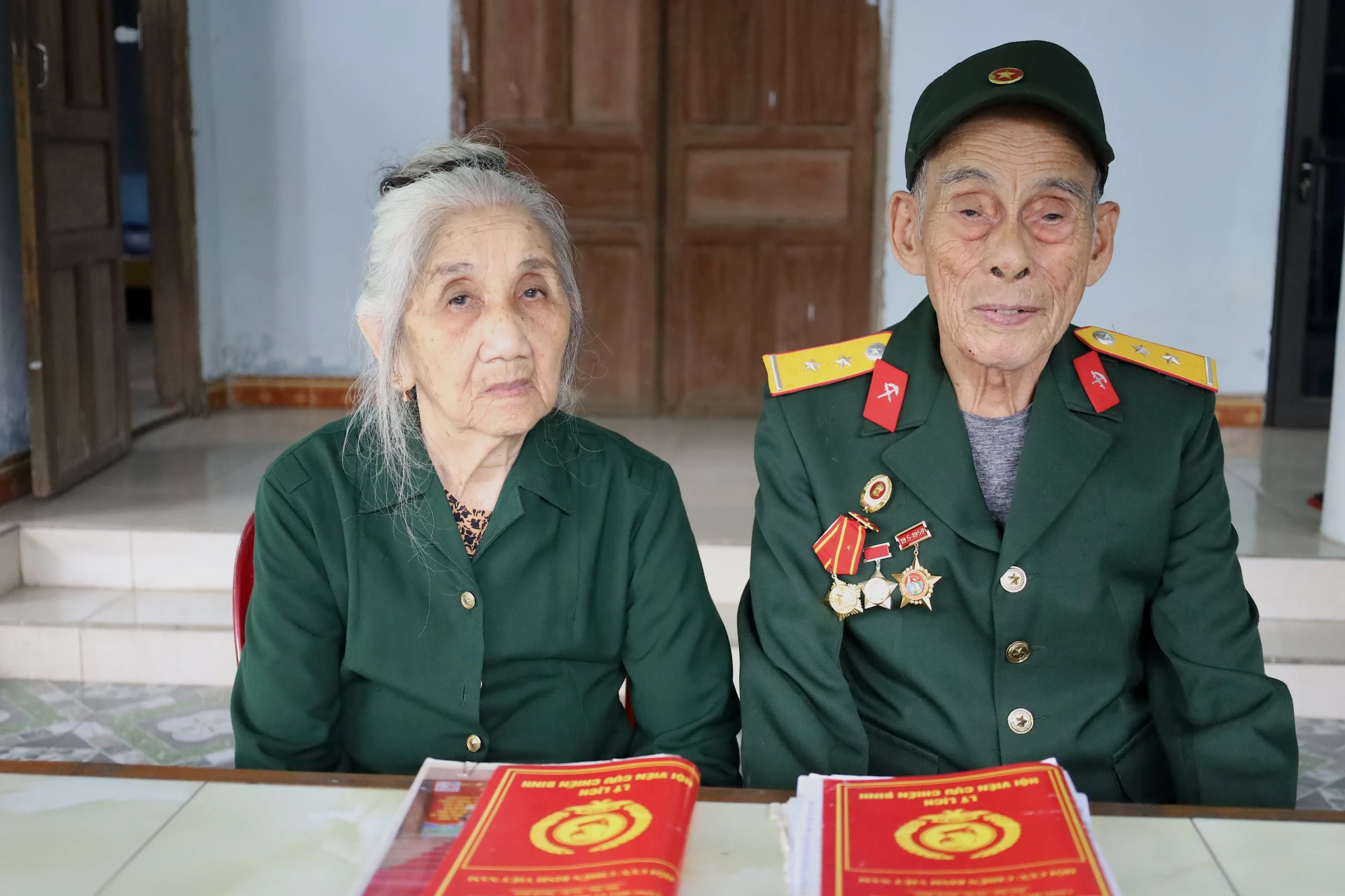 Vợ chồng cựu chiến binh Lê Ngọc Lưu - Ảnh: Q.N