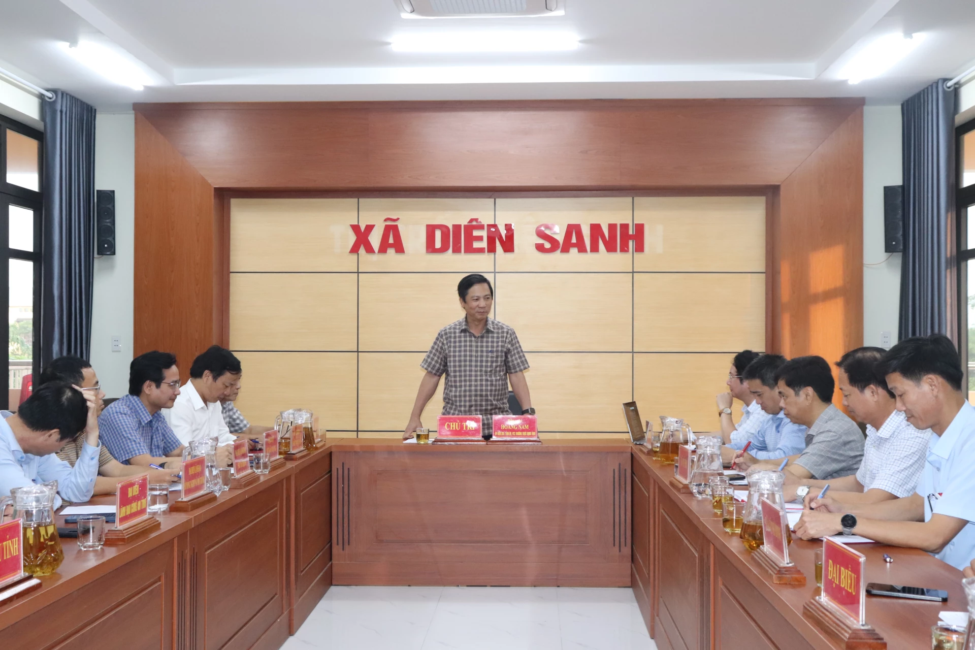 Đồng chí Hoàng Nam, Phó Chủ tịch Thường trực UBND tỉnh kết luận tại buổi làm việc - Ảnh: T.P