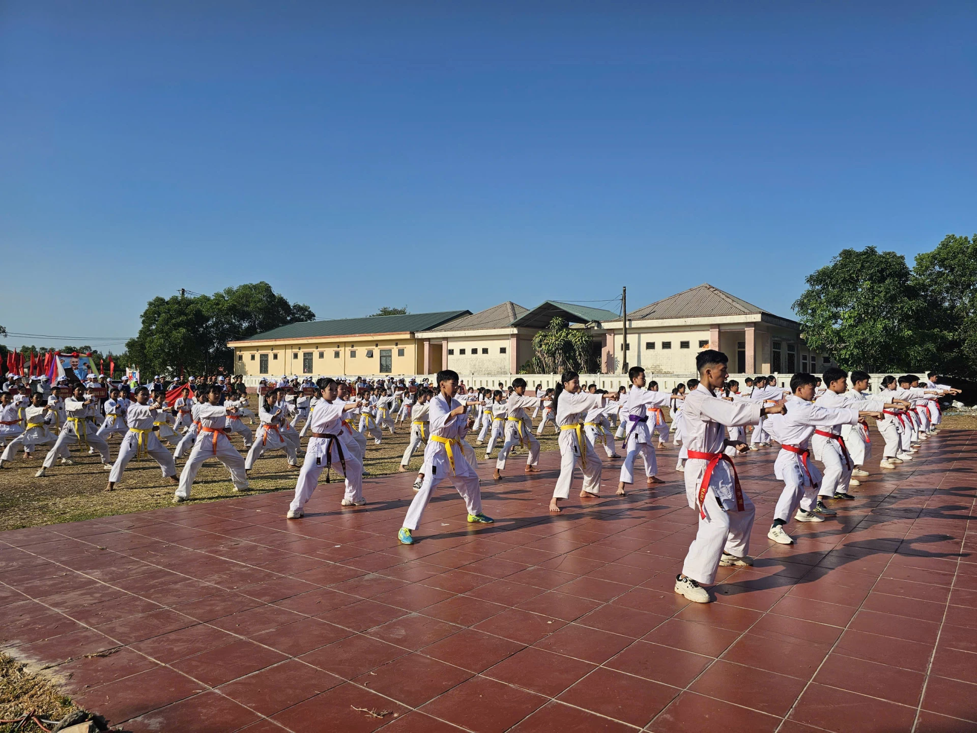 Bài trình diễn võ thuật tại Lễ khai mạc Đại hội Thể dục thể thao xã Triệu Cơ lần thứ I, năm 2026 - Ảnh: T.P