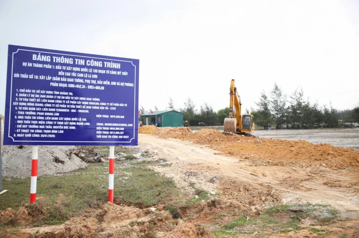 Nỗ lực gỡ vướng để kịp bàn giao mặt bằng sạch thi công Dự án Quốc lộ 15D