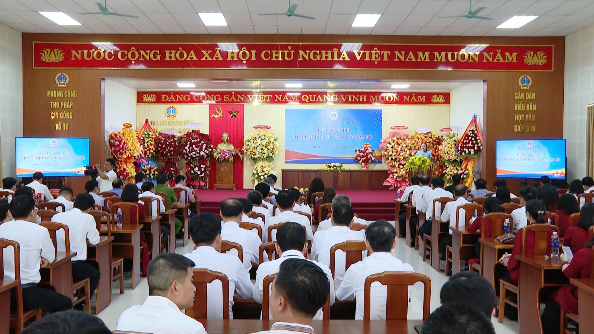 Quang cảnh buổi lễ - Ảnh: Thùy Trang