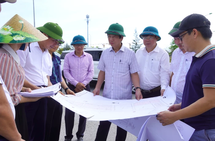 Đồng chí Phó Chủ tịch Thường trực UBND tỉnh kiểm tra các dự án phát triển quỹ đất