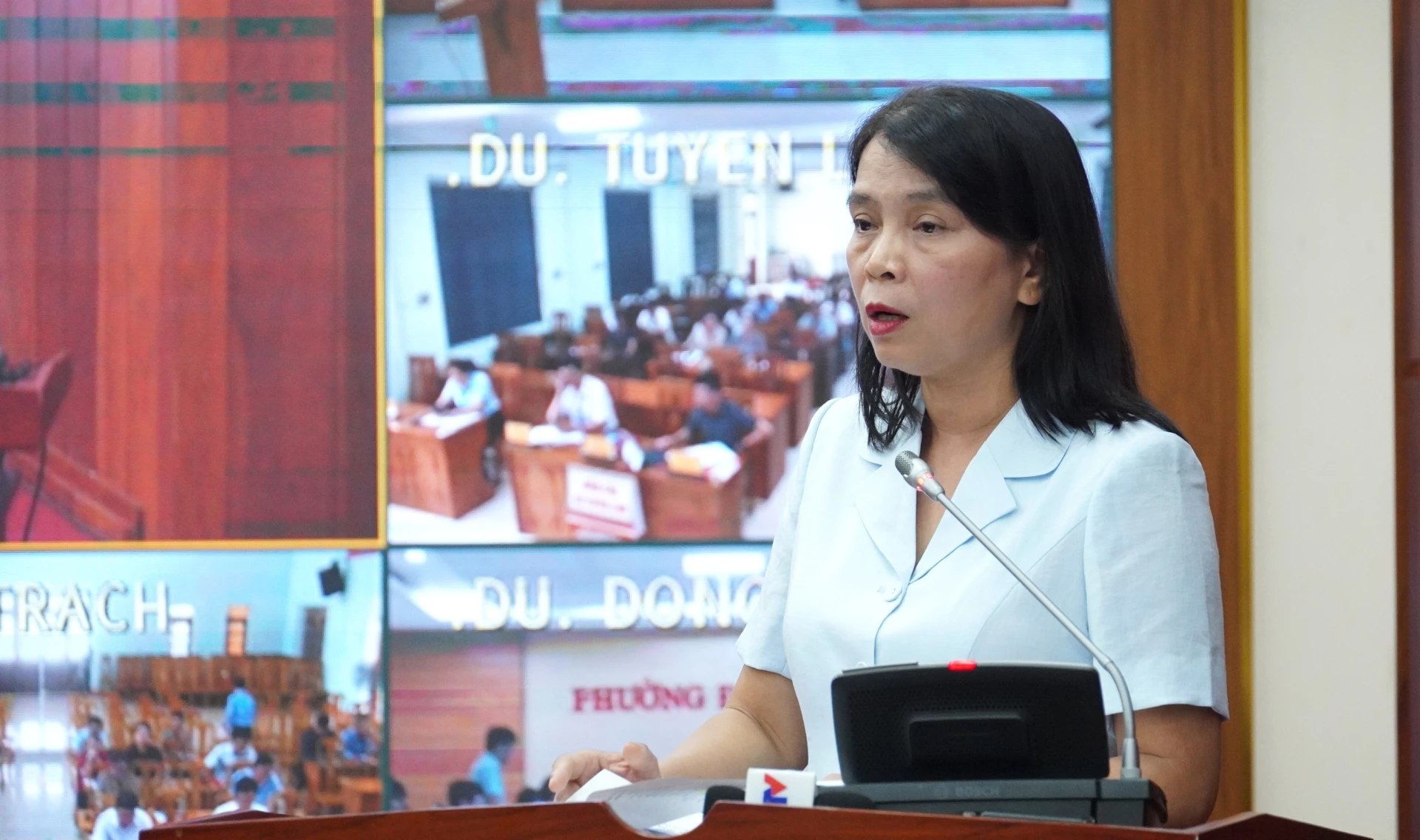 Lãnh đạo Sở Nội vụ tham luận tại hội nghị - Ảnh: Q.V