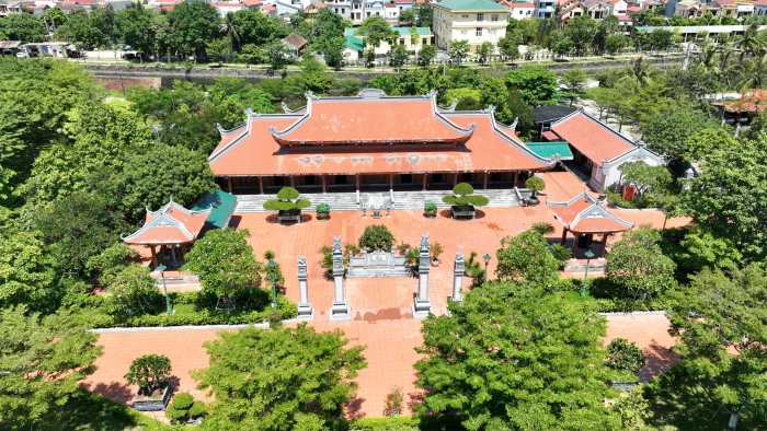 Những người chăm lo Đền thờ Bác Hồ và các Anh hùng liệt sĩ