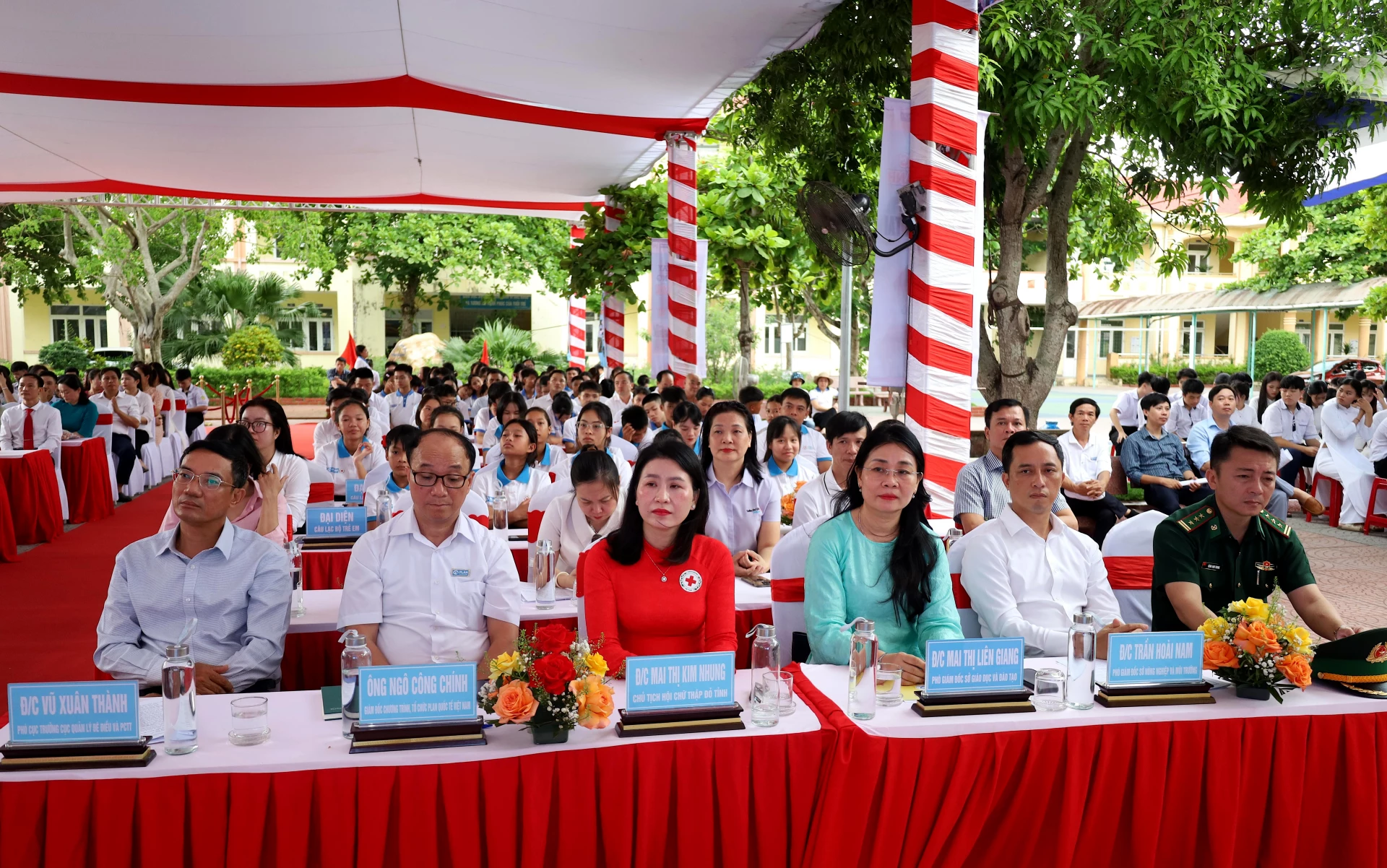 Các đại biểu tham dự buổi lễ - Ảnh: Quang Ngọc