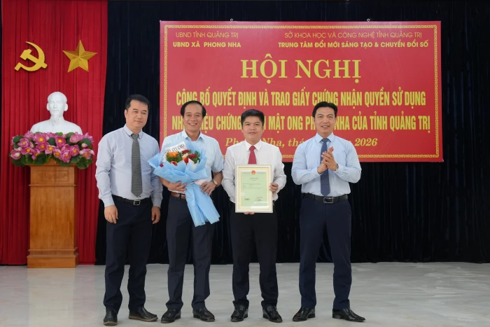 Công bố và đón nhận văn bằng bảo hộ nhãn hiệu chứng nhận 'Mật ong Phong Nha'