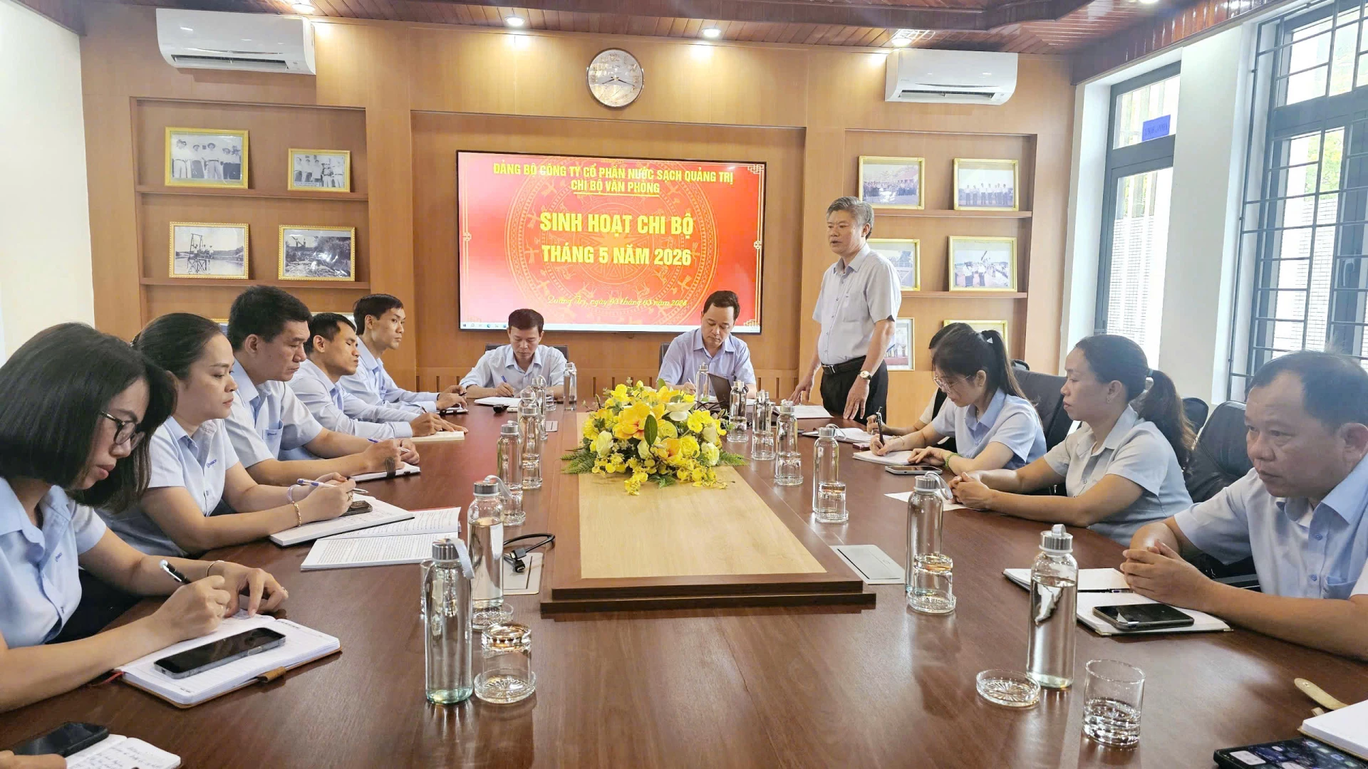 Việc duy trì nền nếp sinh hoạt và sâu sát bám sát cơ sở của Đảng ủy Công ty CP Nước sạch Quảng Trị giúp kịp thời tháo gỡ các khó khăn, vướng mắc - Ảnh: T.T