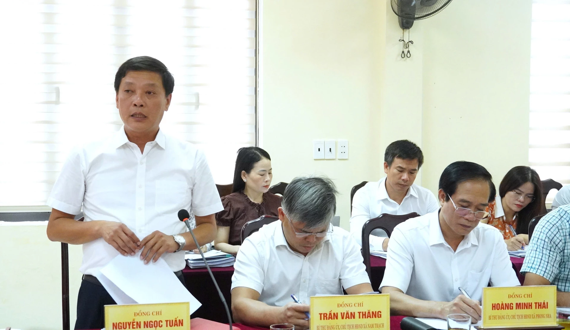 Đại diện Thường trực Đảng ủy các xã báo cáo tại buổi làm việc - Ảnh: Q.V