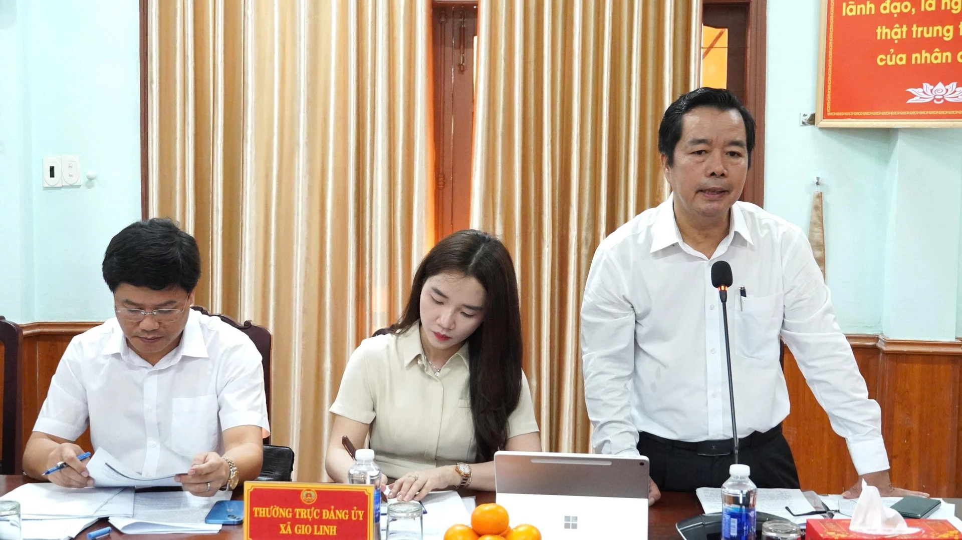 Đại diện lãnh đạo xã Gio Linh báo cáo tại buổi làm việc - Ảnh: Q.V