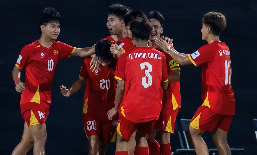 U17 Việt Nam có bàn thắng mở tỷ số do công của Lê Sỹ Bách (số 20). (Ảnh: afc)