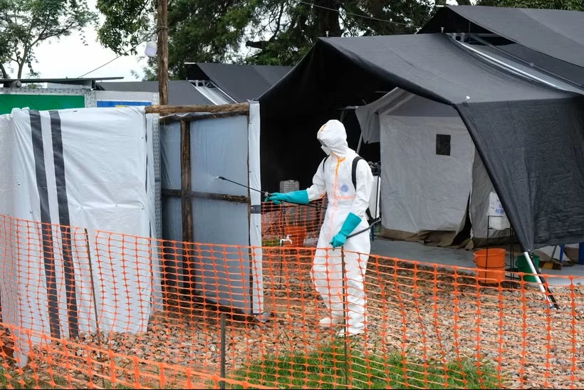 Khu vực cách ly và điều trị bệnh nhân nhiễm virus Ebola tại Mubende, Uganda. (Ảnh: THX/TTXVN)