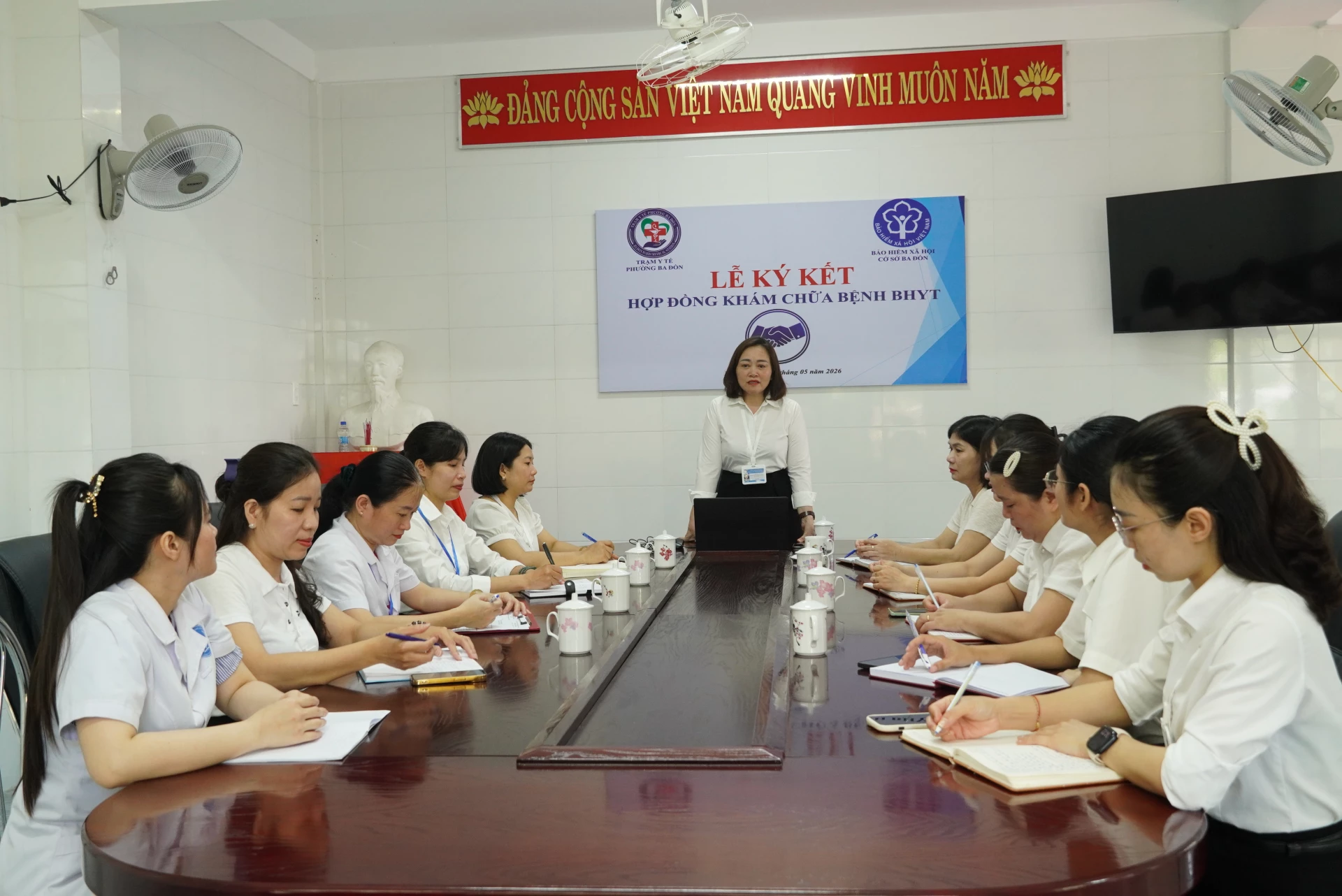 Ngay sau khi chuyển giao về UBND phường quản lý, Trạm Y tế phường Ba Đồn đã nhanh chóng kiện toàn tổ chức bộ máy-Ảnh: H.L