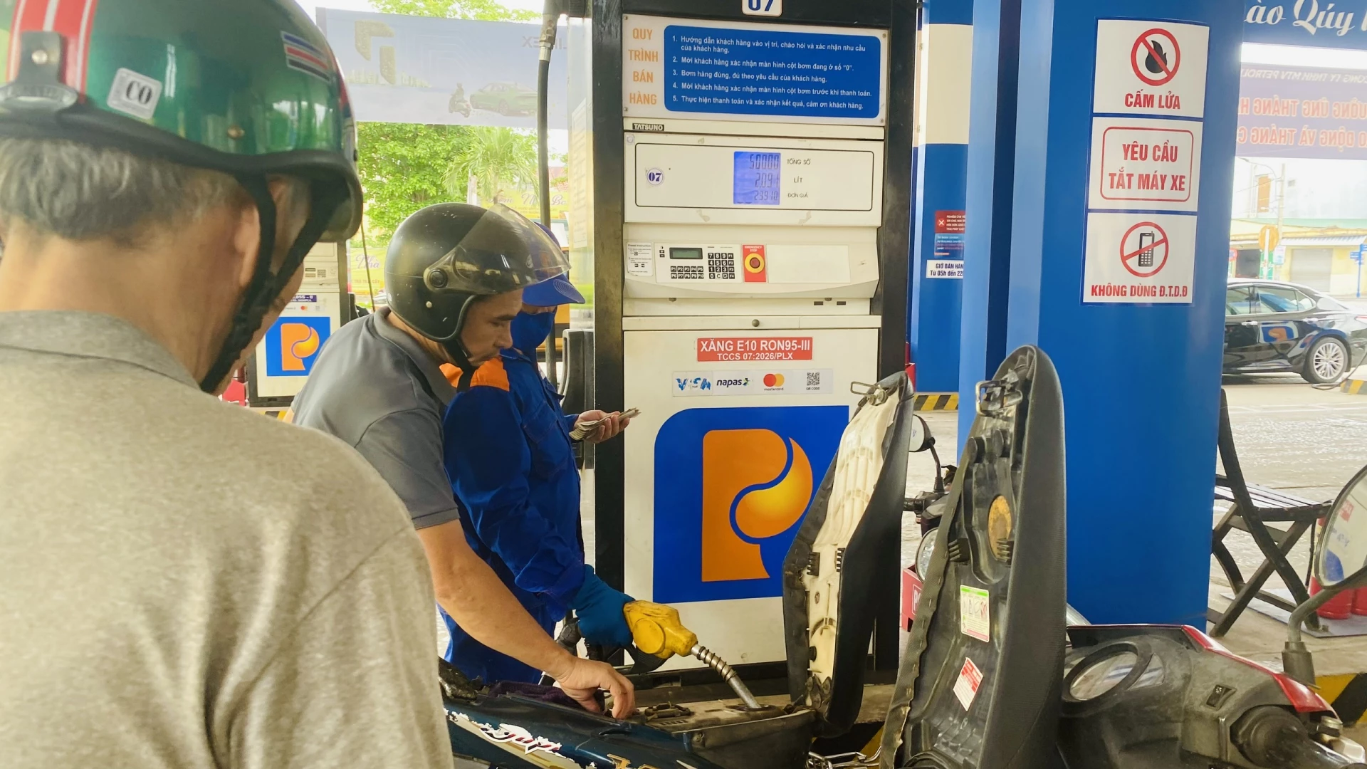 Xăng sinh học E10 vừa tiết kiệm chi phí, thân thiện với môi trường, góp phần bảo đảm an ninh năng lượng - Ảnh: T.L