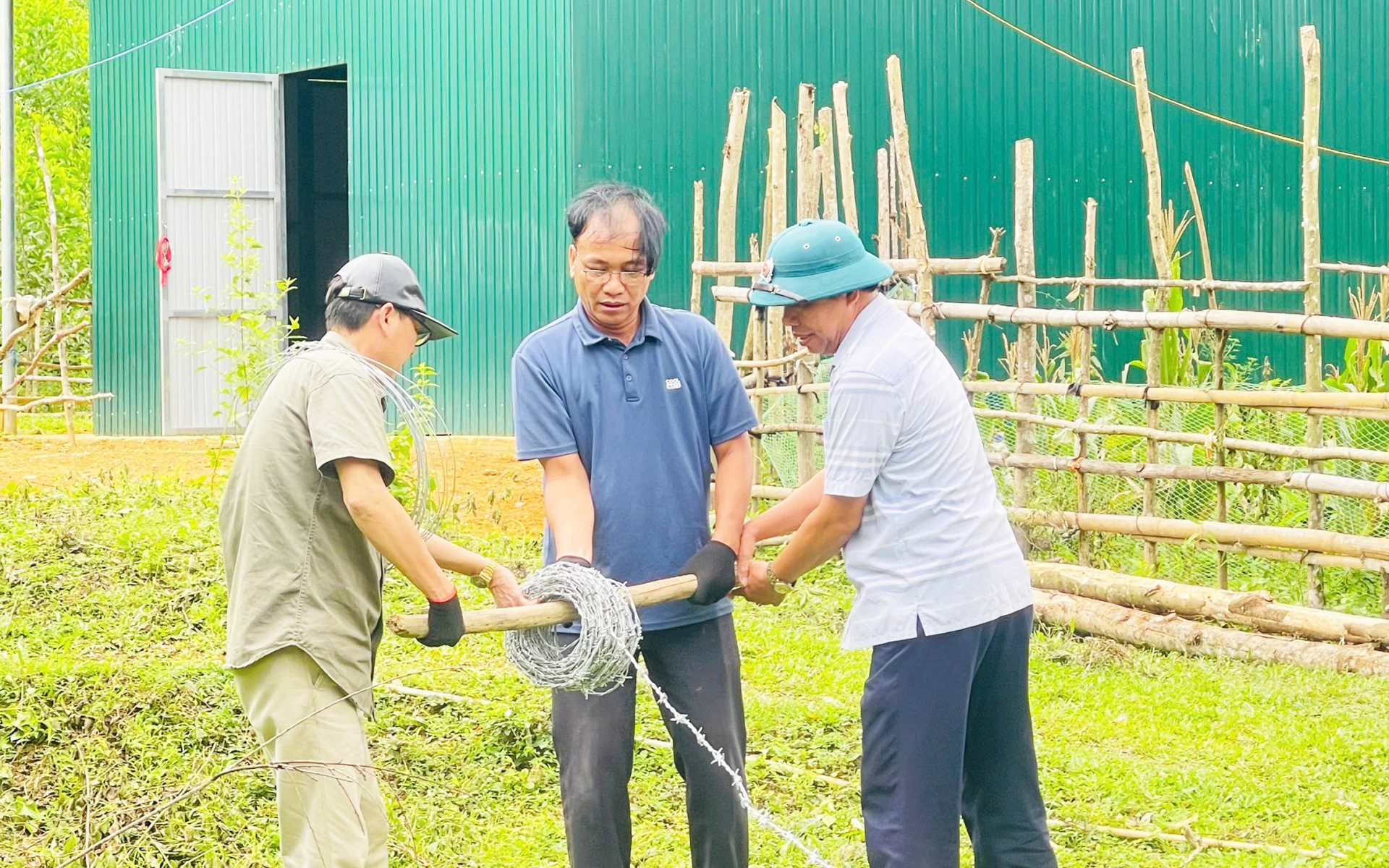 Ảnh:Sau lễ phát động, nhiều tổ chức, đơn vị được giao đã tiến hành khảo sát, xây dựng kế hoạch hỗ trợ cụ thể - Ảnh: X.P