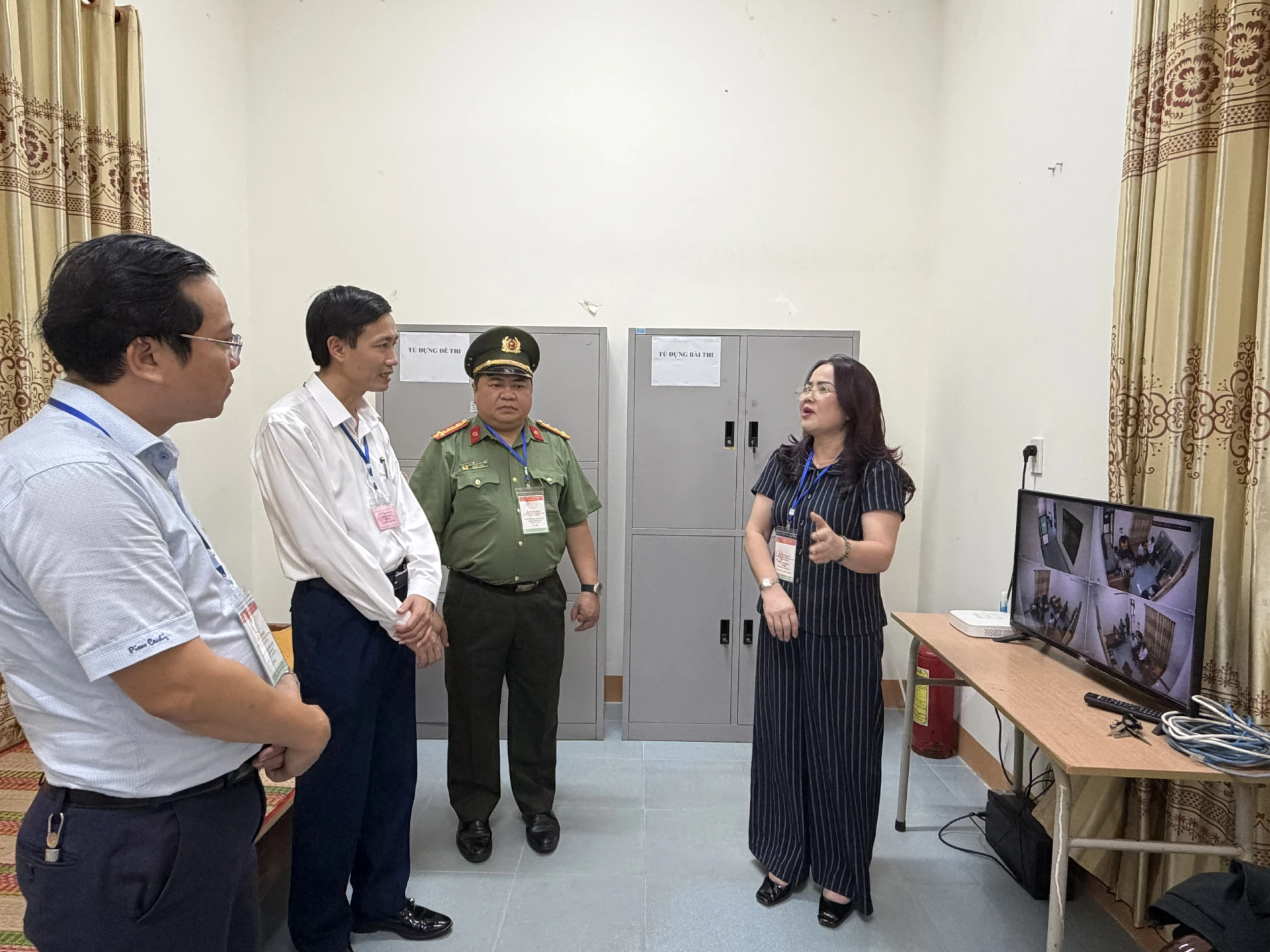 Ban chỉ đạo tỉnh kiểm tra công tác thi tại một số hội đồng thi trên địa bàn tỉnh- Ảnh: Nh. V