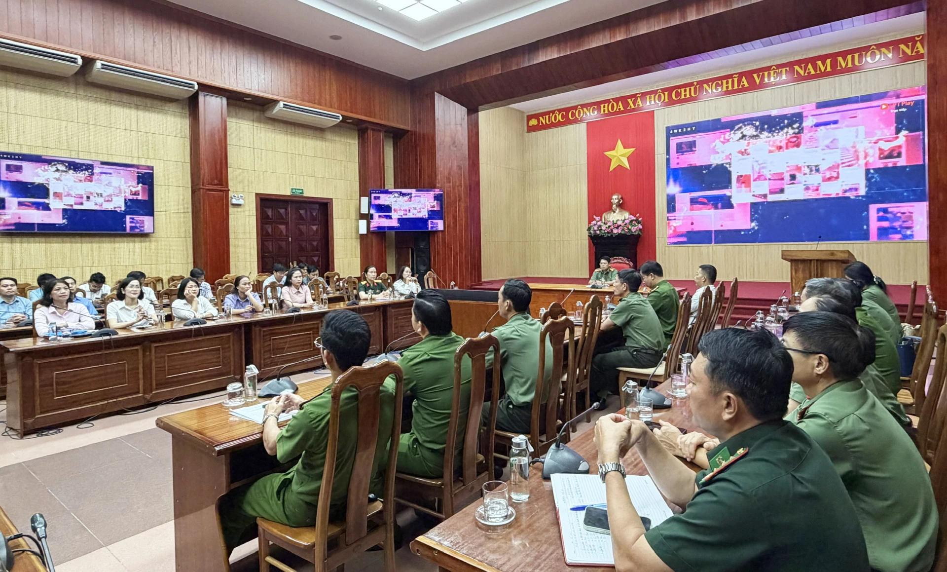 Quang cảnh tại điểm cầu Quảng Trị

