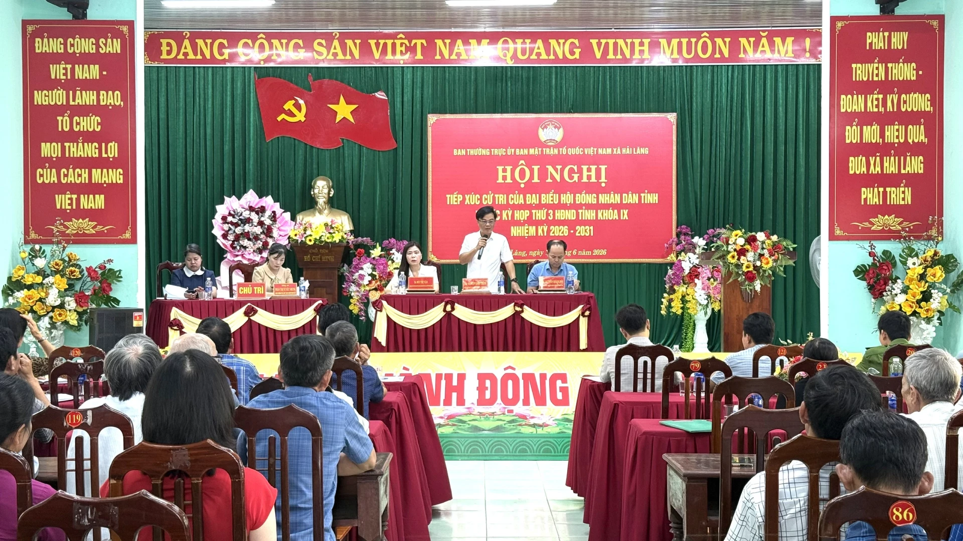 Quang cảnh buổi tiếp xúc - Ảnh: N.L