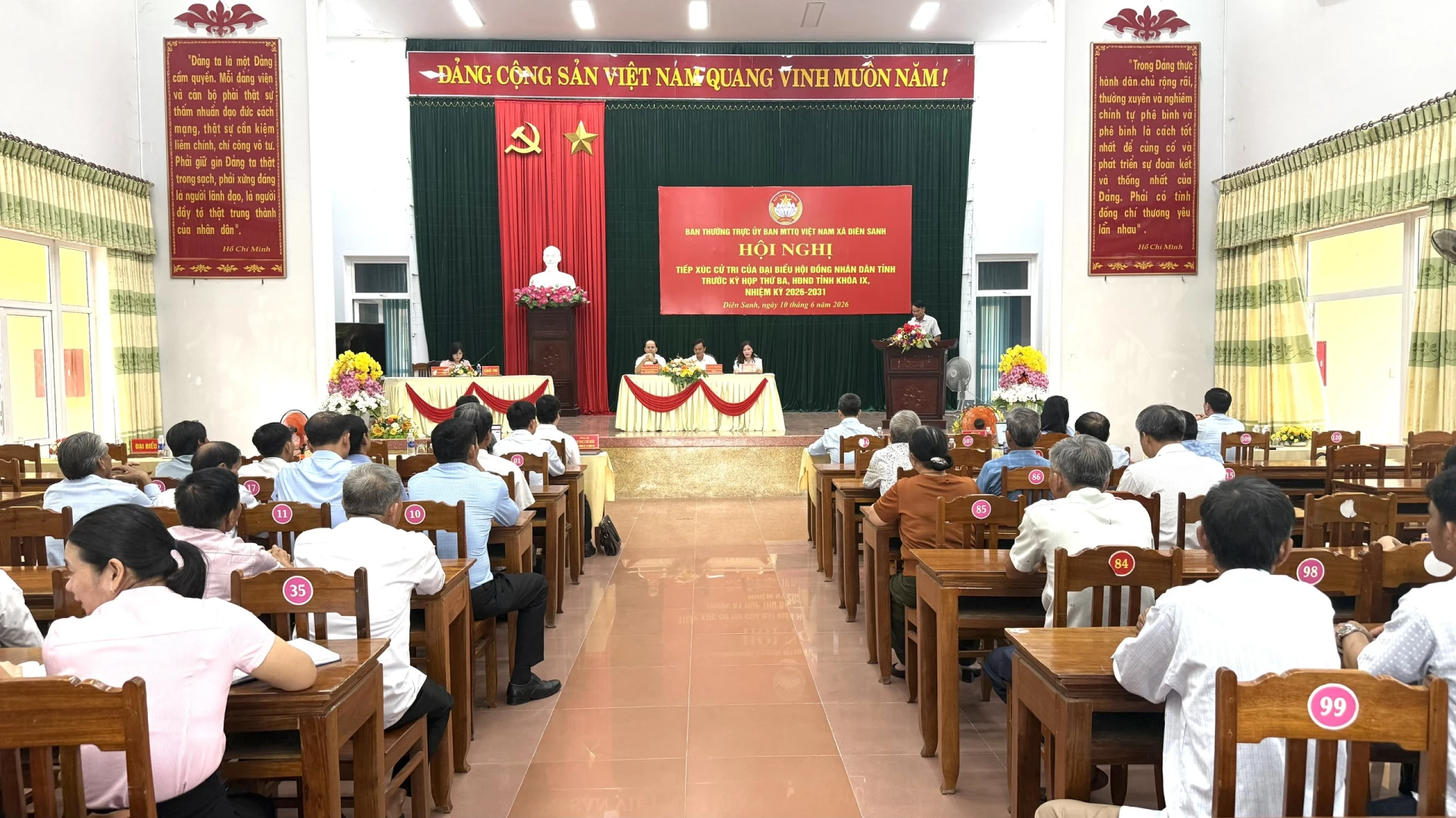 Quang cảnh buổi tiếp xúc cử tri - Ảnh: N.L