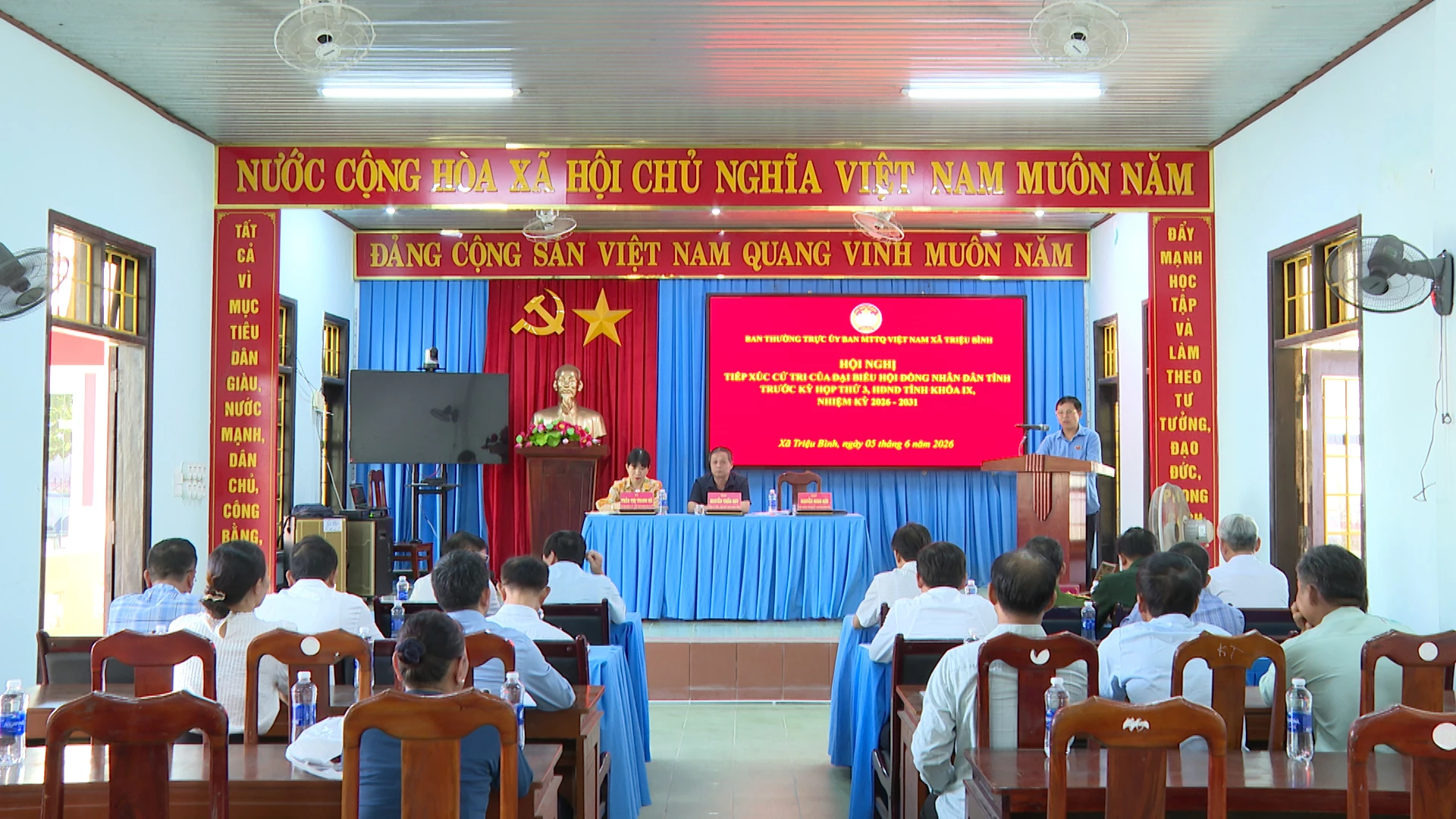 Quang cảnh buổi tiếp xúc - Ảnh: Q.N