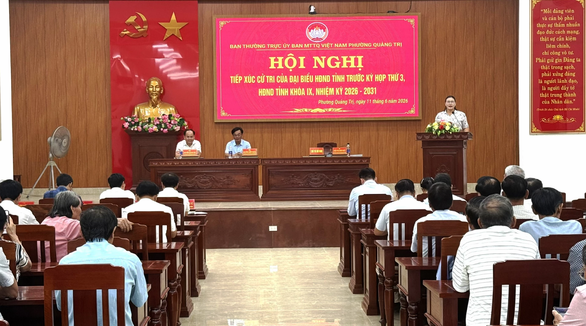 Quang cảnh hội nghị tiếp xúc cử tri - Ảnh: N.L