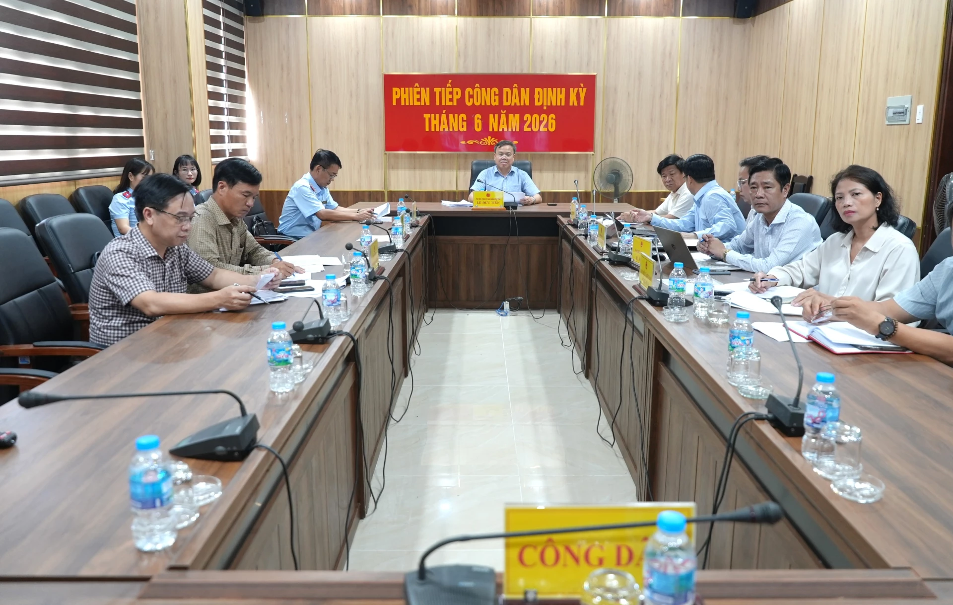 Đồng chí Lê Đức Tiến, Phó Chủ tịch UBND tỉnh lắng nghe ý kiến của công dân qua hệ thống trực tuyến - Ảnh: T.Đ