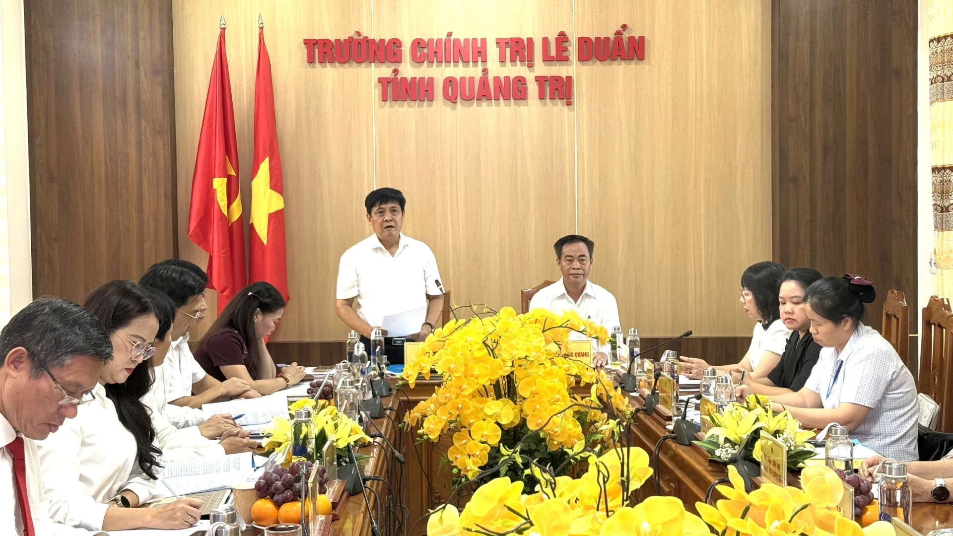 Đồng chí Lê Công Toán, Hiệu trưởng Trường Chính trị Lê Duẩn phát biểu đề dẫn hội thảo - Ảnh: NL