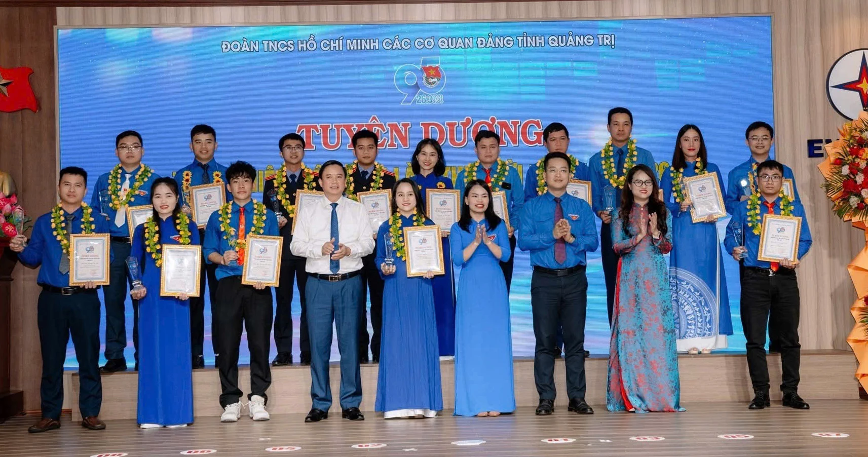 Đoàn các cơ quan Đảng tỉnh tuyên dương những thanh niên tiên tiến học tập và làm theo Bác năm 2026 - Ảnh: M.L
