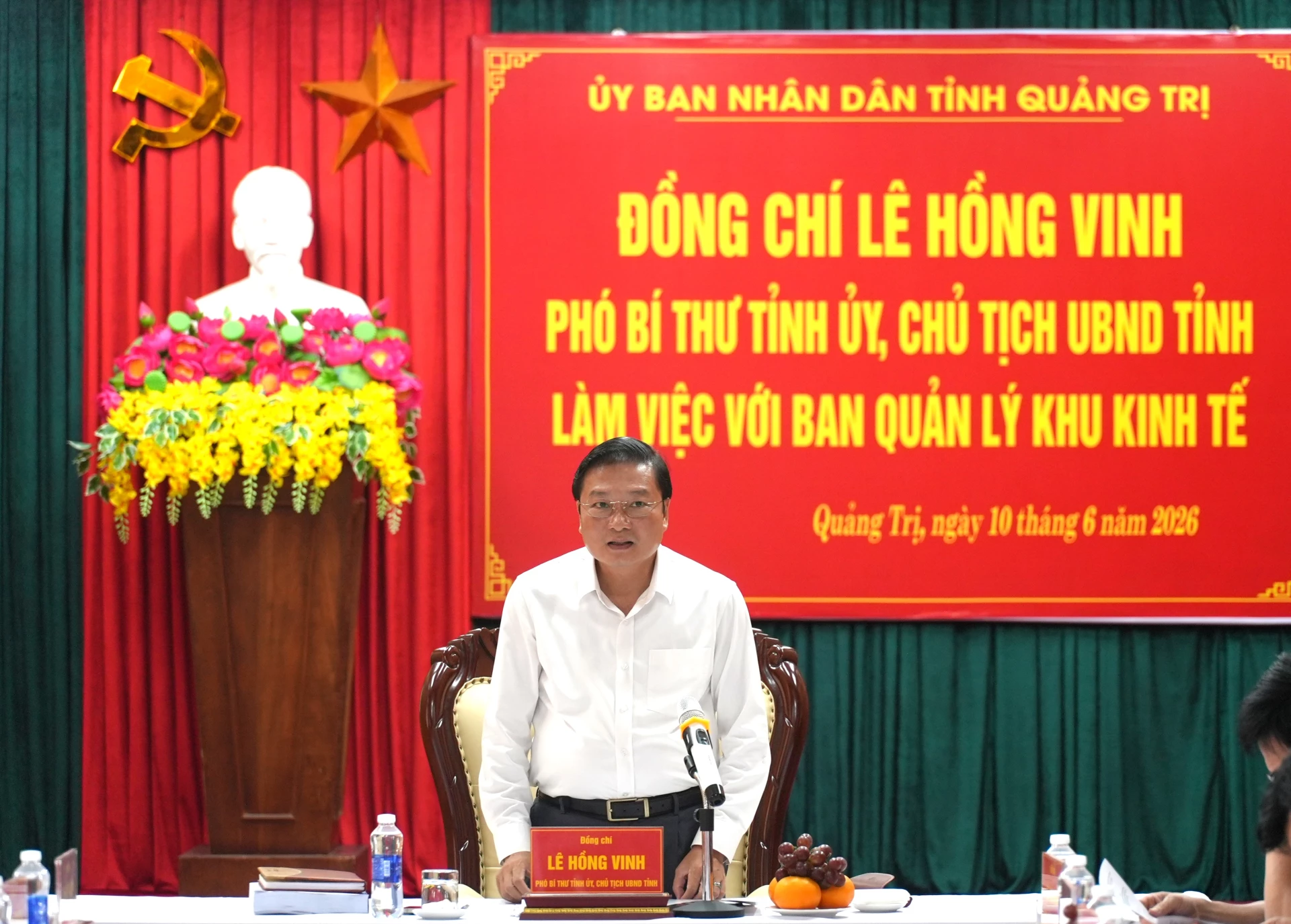 Đồng chí Lê Hồng Vinh, Chủ tịch UBND tỉnh chủ trì cuộc họp - Ảnh: Trung Đức