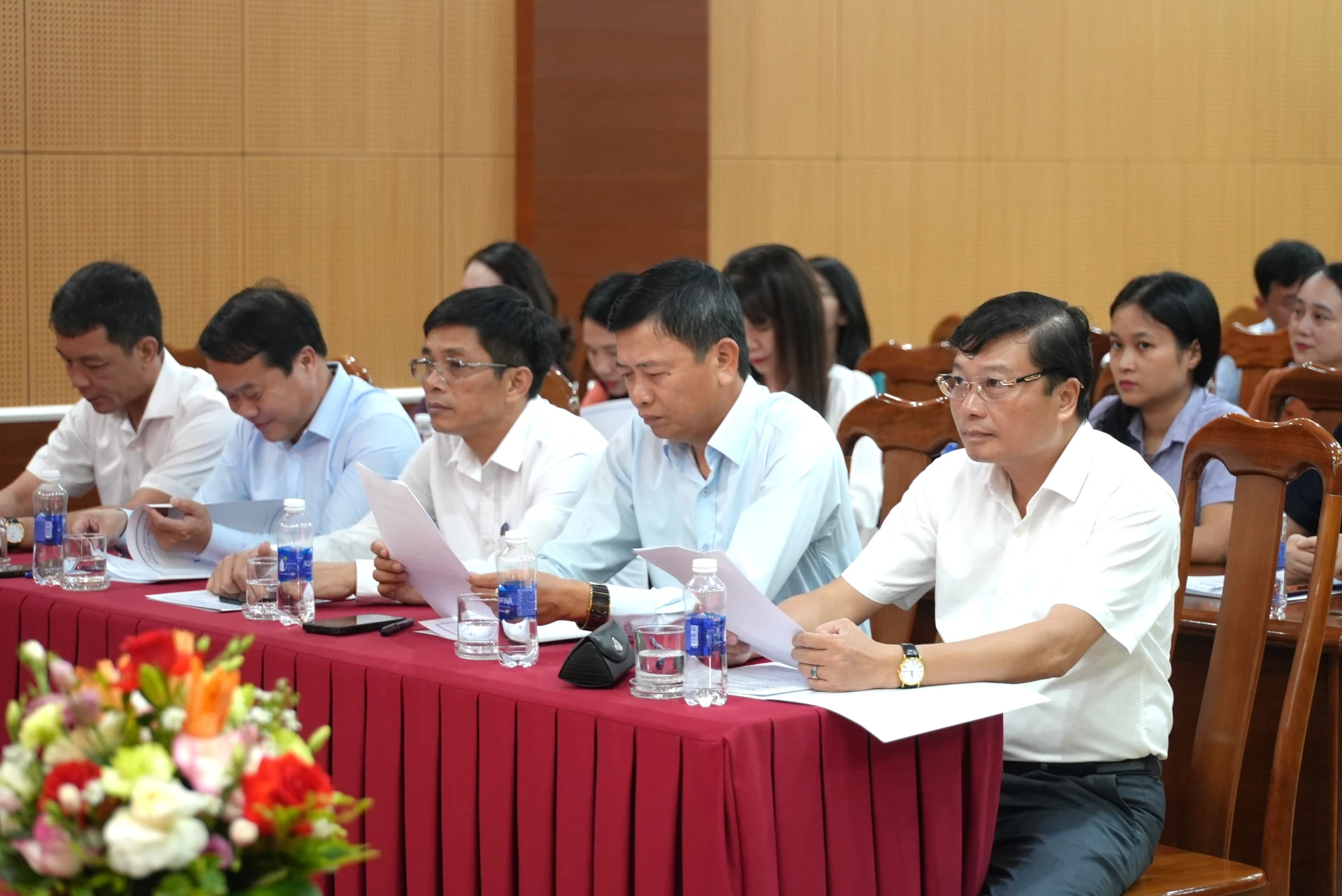 Đồng chí Lê Hồng Vinh, Phó Bí thư Tỉnh ủy, Chủ tịch UBND, Bí thư Đảng ủy UBND tỉnh và các đồng chí trong Thường trực Đảng ủy tham dự lễ ký kết - Ảnh: T.Đ