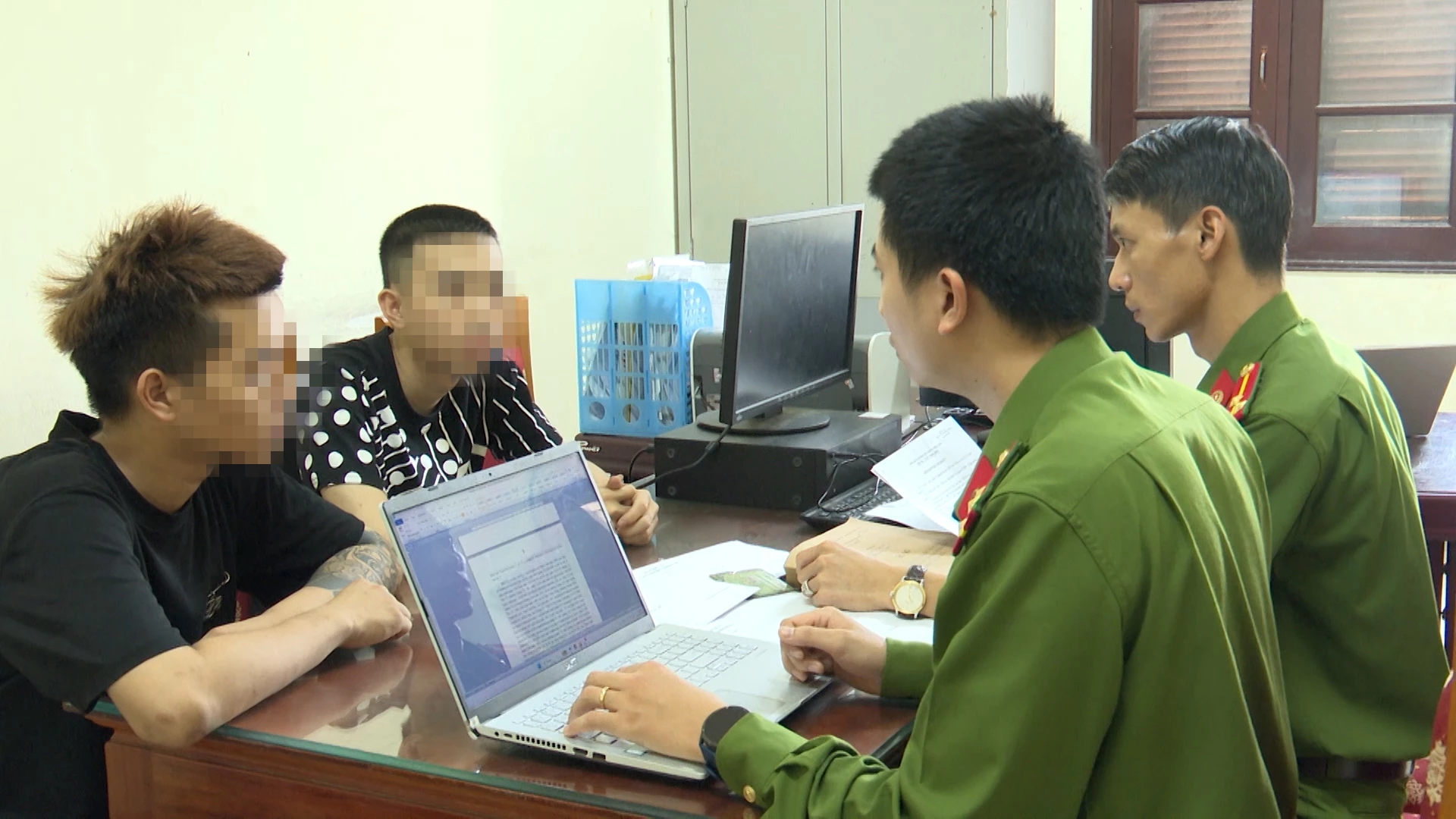 Lực lượng Công an tỉnh xử lý nhiều thanh thiếu niên vi phạm pháp luật trong thời gian qua - Ảnh: N.Q.V