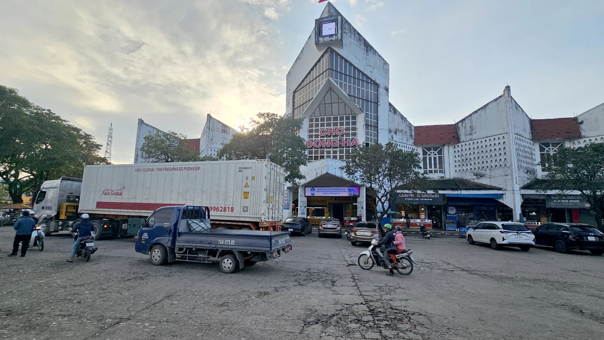 Chợ Đông Hà từng là một trong những điểm mua sắm sầm uất của khu vực miền Trung - Ảnh: N.T.H