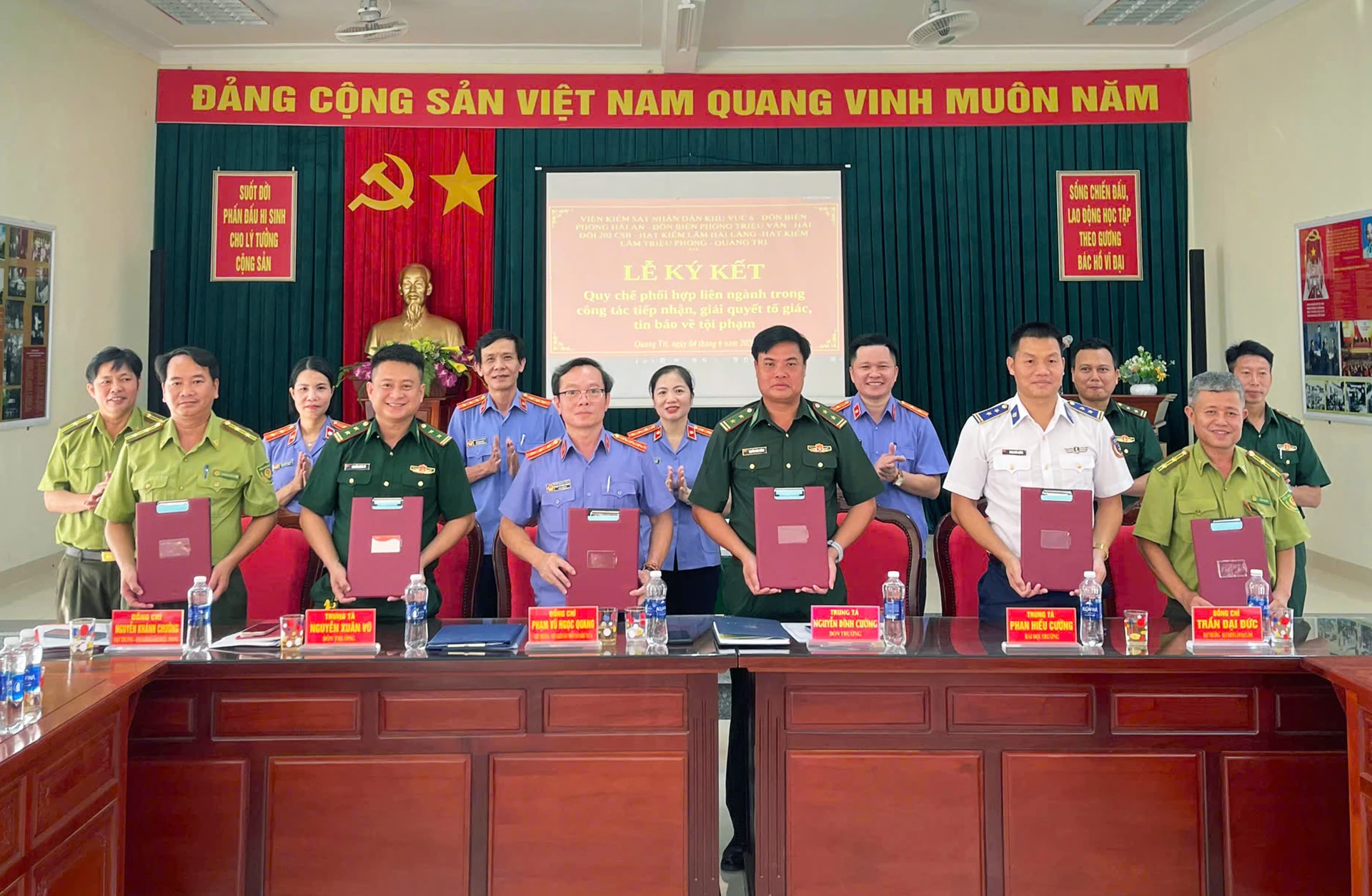 Đại diện các đơn vị tham gia ký kết Quy chế phối hợp - Ảnh: H.N