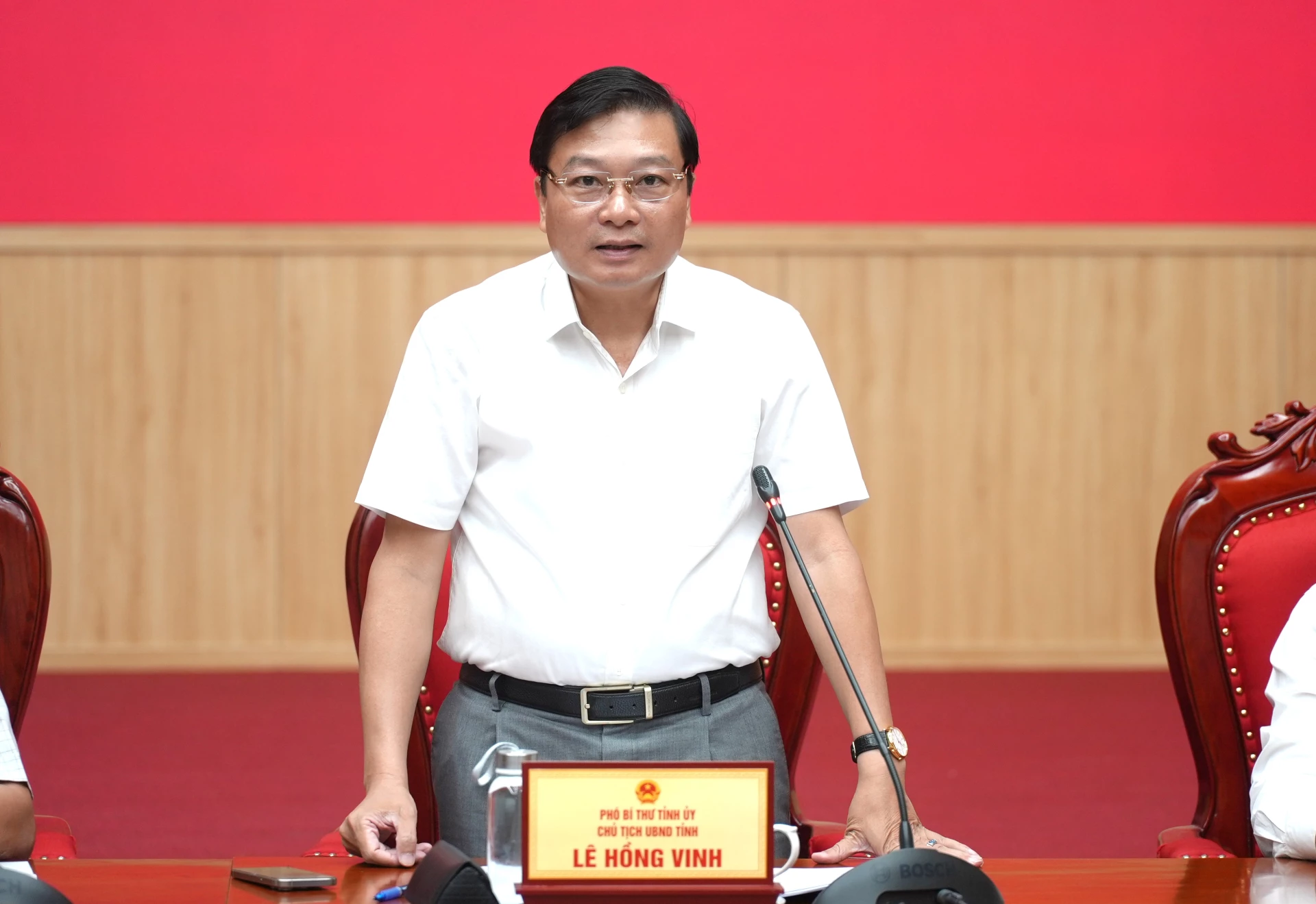 Đồng chí Lê Hồng Vinh, Chủ tịch UBND tỉnh phát biểu đặt vấn đề tại phiên họp - Ảnh: T.Đ