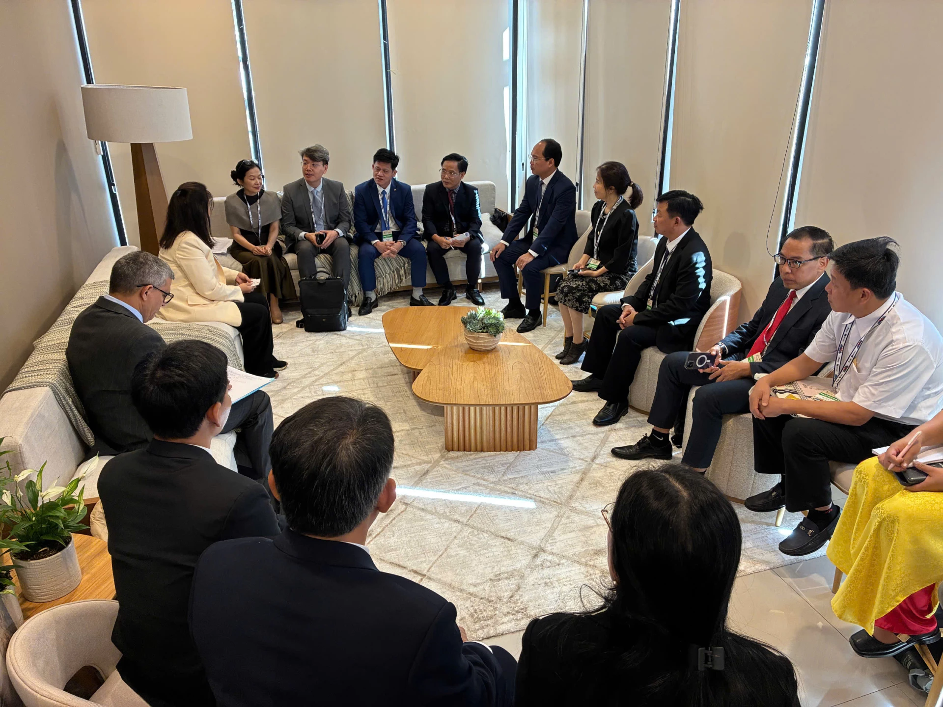 Đoàn công tác tỉnh Quảng Trị làm việc với bà Latifa Yaacoubi, Chủ tịch MAB-ICC, nhiệm kỳ 2024 – 2026 và các cộng sự - Ảnh: T.Đ