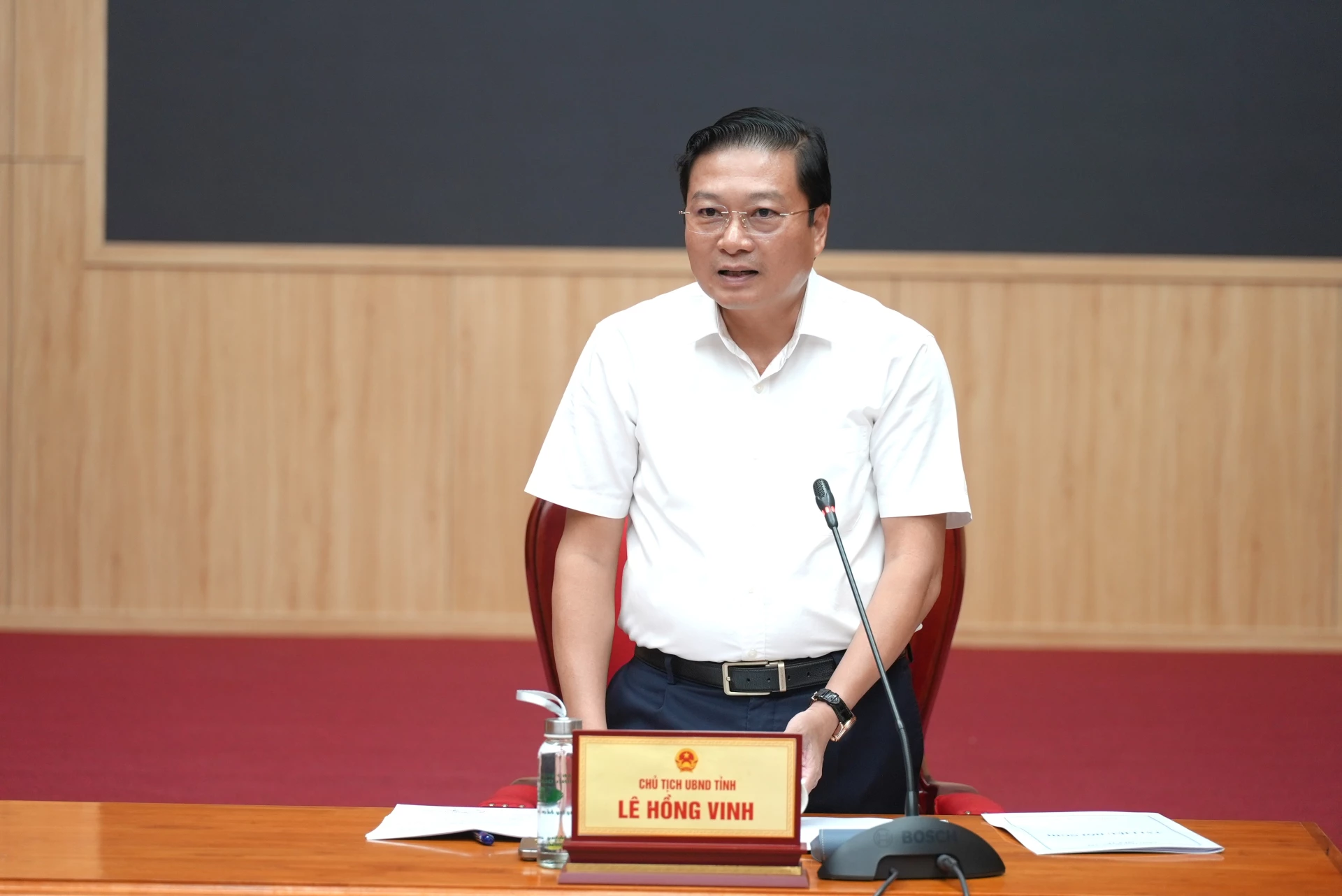Đồng chí Lê Hồng Vinh, Chủ tịch UBND tỉnh phát biểu đặt vấn đề tại buổi làm việc - Ảnh: T.Đ