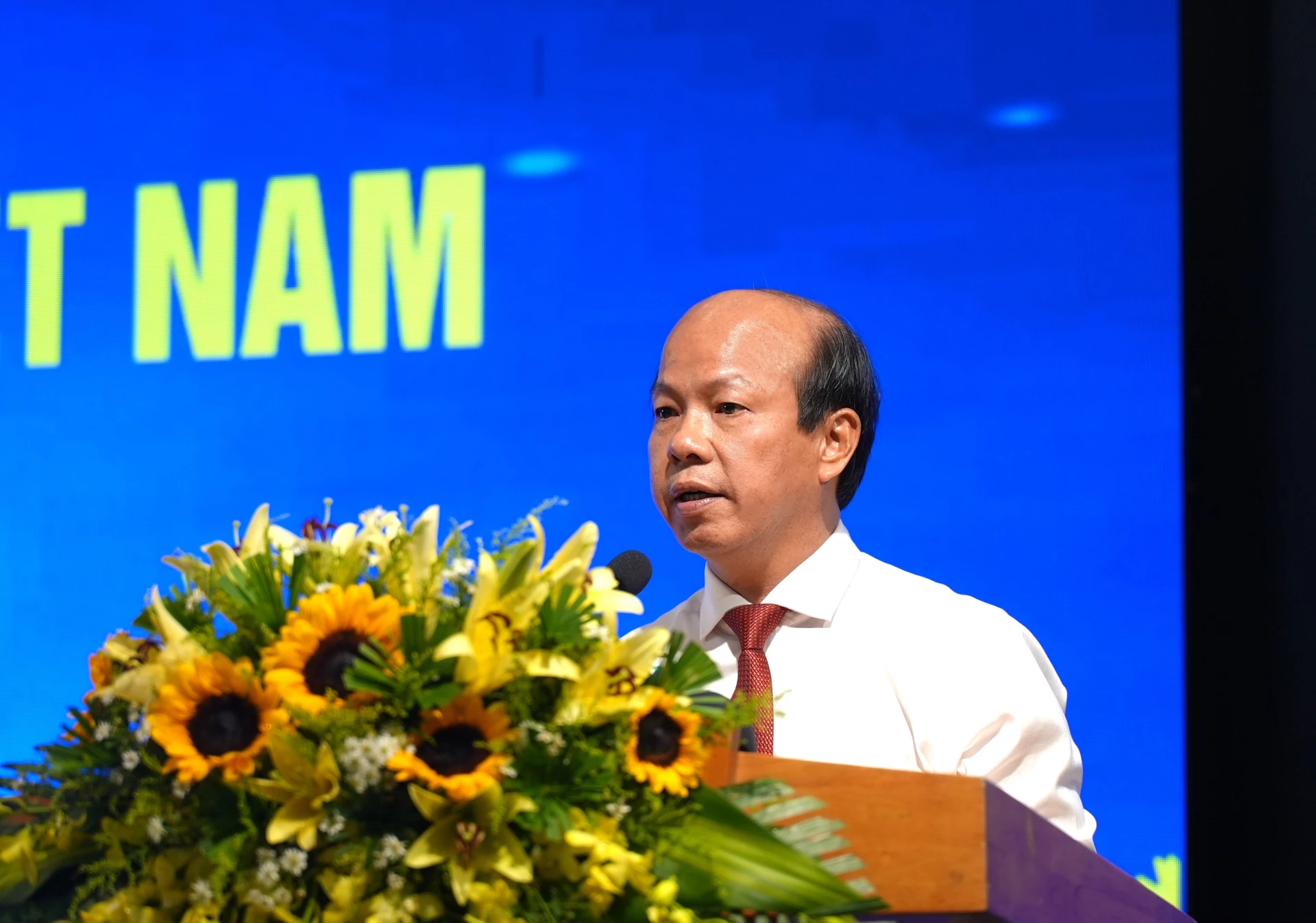 Nhà báo Võ Nguyên Thủy, Giám đốc Báo và phát thanh, truyền hình tỉnh, Chủ tịch Hội Nhà báo tỉnh phát biểu tại buổi gặp mặt - Ảnh: T.Đ