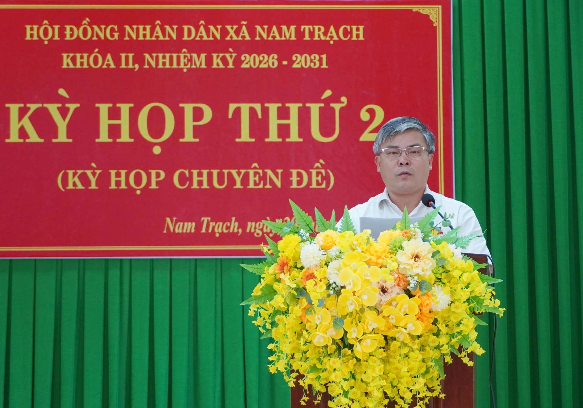Đồng chí Bí thư Đảng ủy, Chủ tịch HĐND xã Nam Trạch Trần Văn Thăng phát biểu bế mạc kỳ họp - Ảnh: L.M