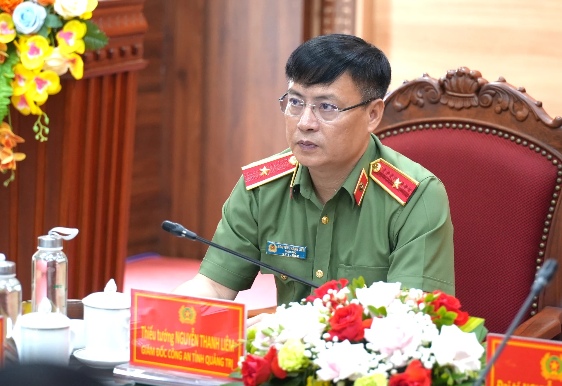 Thiếu tướng Nguyễn Thanh Liêm, Giám đốc Công an tỉnh Quảng Trị ( Cụm phó Cụm thi đua) chủ trì hội nghị - Ảnh: T.Đ