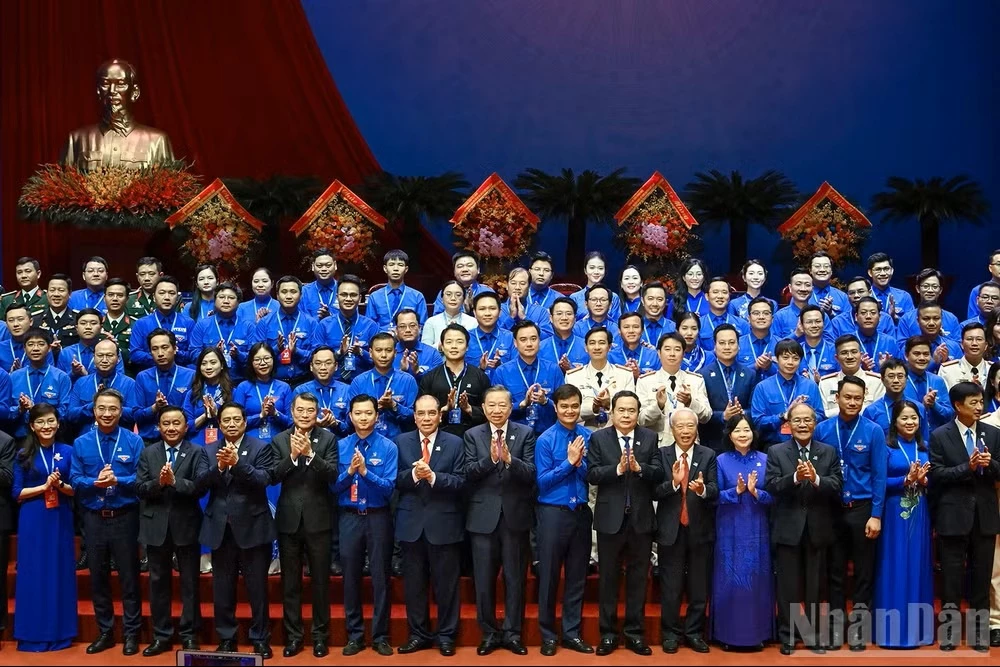 Tổng Bí thư, Chủ tịch nước Tô Lâm và các đồng chí lãnh đạo Đảng, Nhà nước cùng Ban Chấp hành Trung ương Đoàn khóa mới.