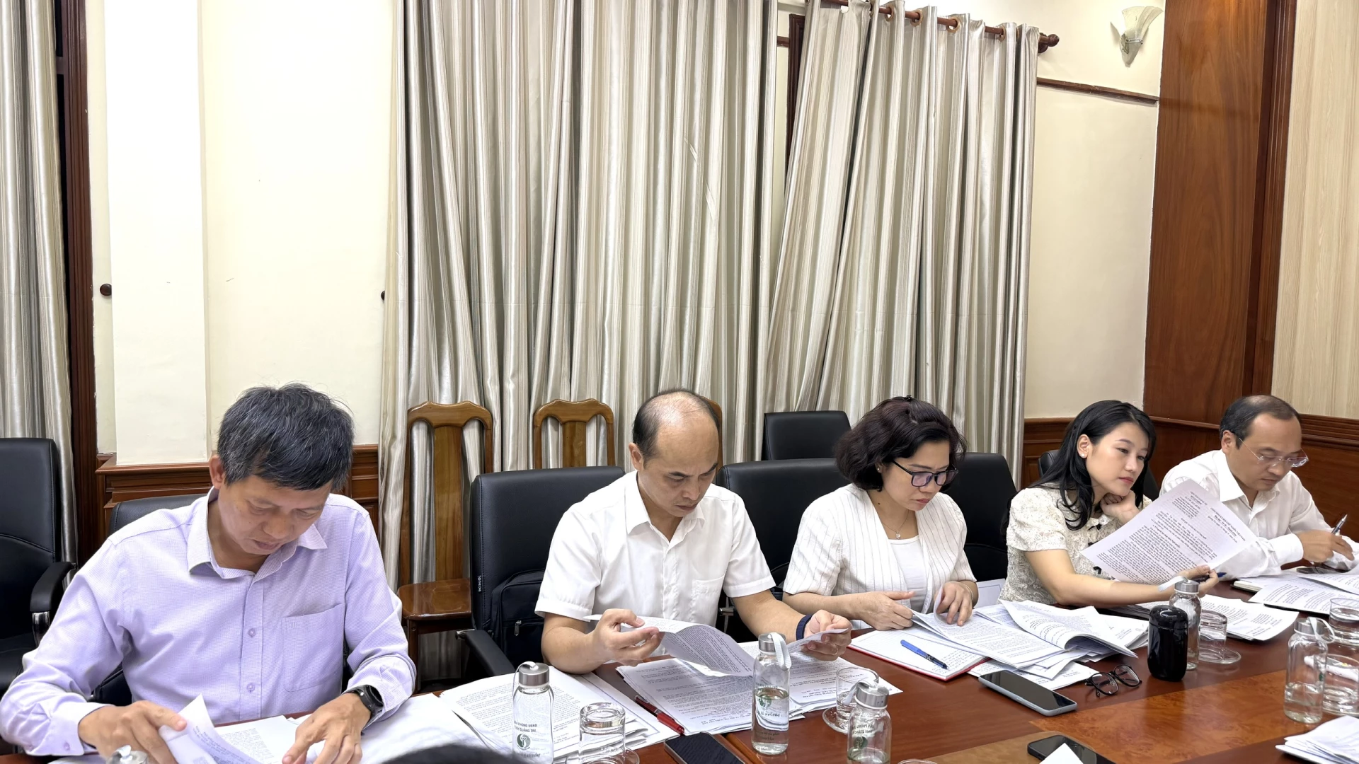 Đại biểu tham dự buổi làm việc - Ảnh: NL