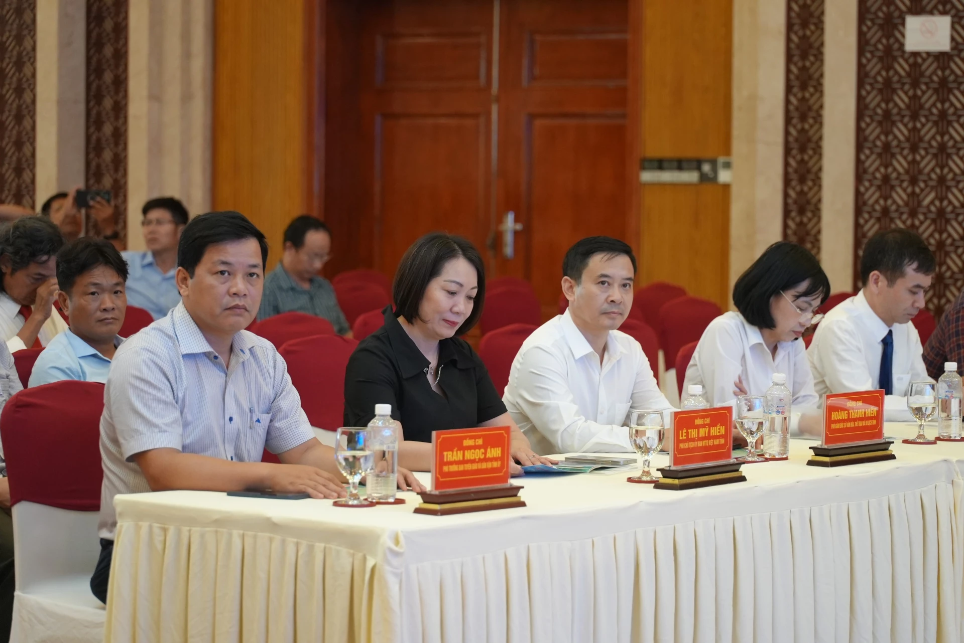 Các đại biểu tham dự buổi gặp mặt - Ảnh: T.Đ