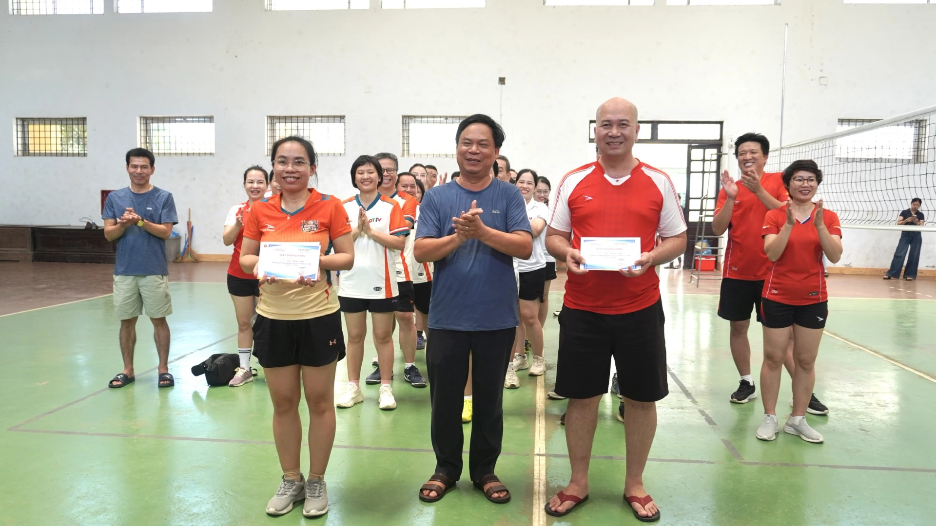 giải Khuyến khích thuộc về Tổ công đoàn phòng Thời sự và Tổ công đoàn phòng Dịch vụ - Quảng cáo - Ảnh: H.T