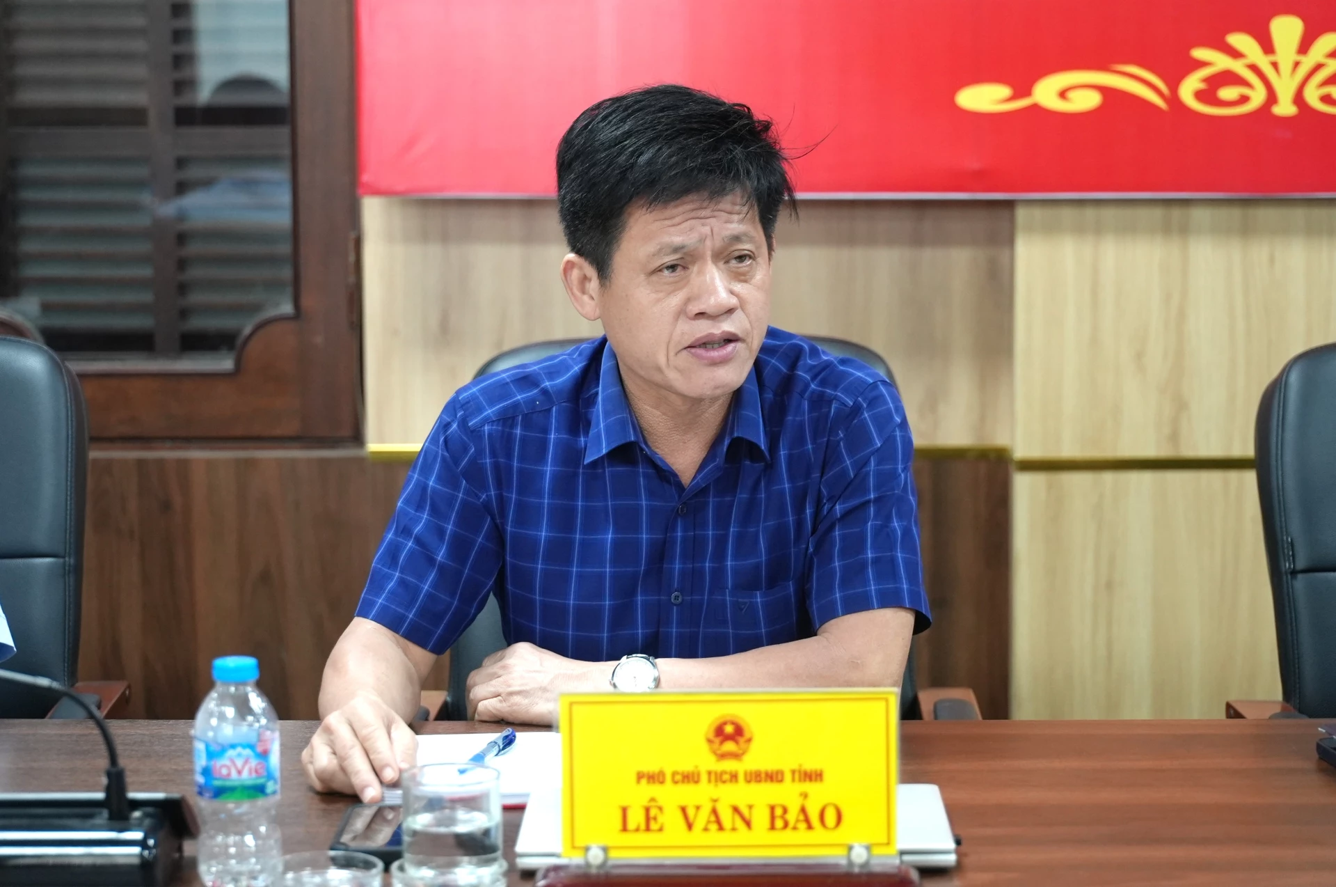 Đồng chí Lê Văn Bảo, Phó Chủ tịch UBND tỉnh trả lời, làm rõ các kiến nghị, phản ánh của công dân tại phiên tiếp dân của đồng chí Nguyễn Văn Phương, Bí thư Tỉnh ủy - Ảnh: T.Đ