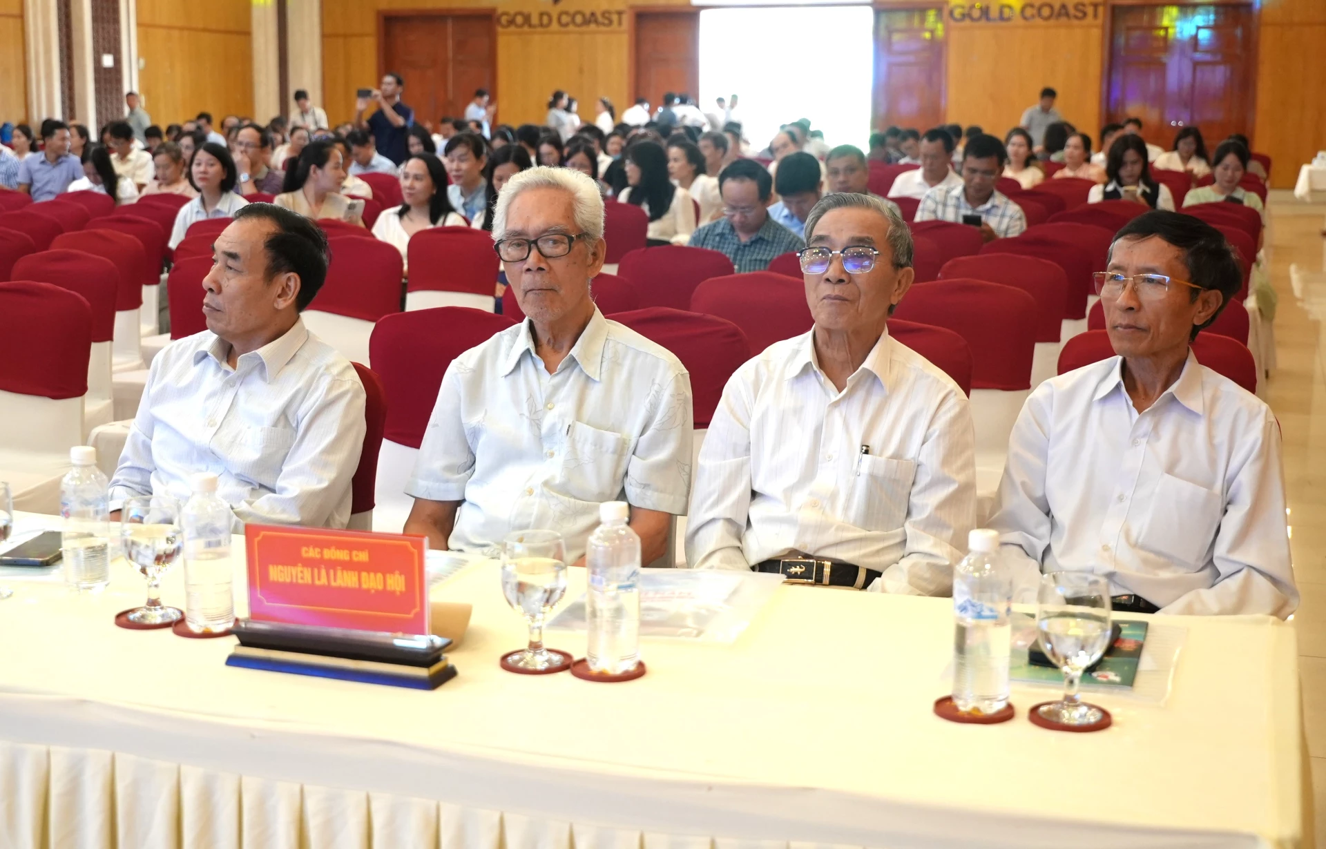 Các đại biểu tham dự buổi gặp mặt - Ảnh: T.Đ