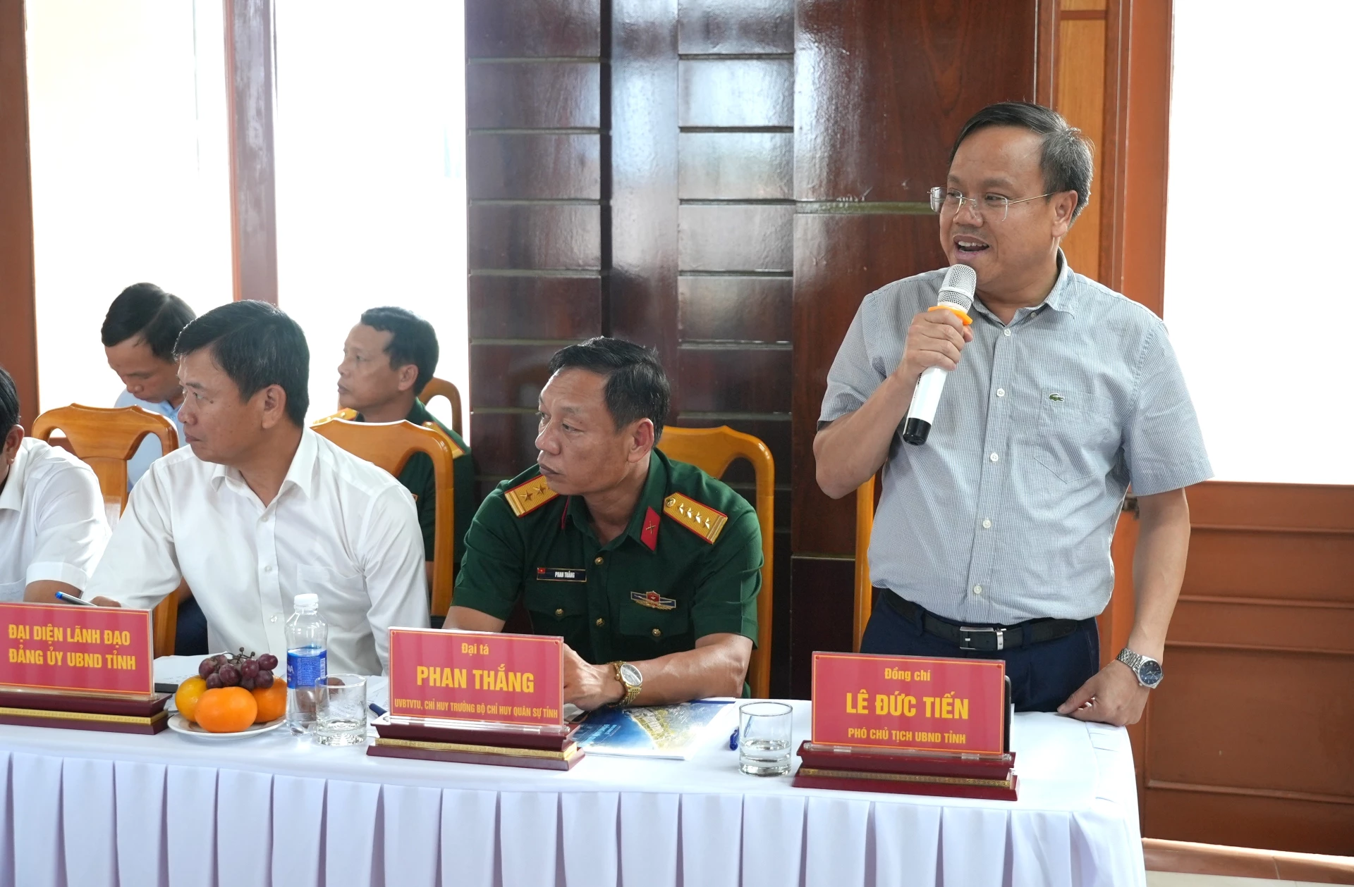 Đồng chí Lê Đức Tiến, Phó Chủ tịch UBND tỉnh phát biểu tại cuộc họp - Ảnh: Trung Đức