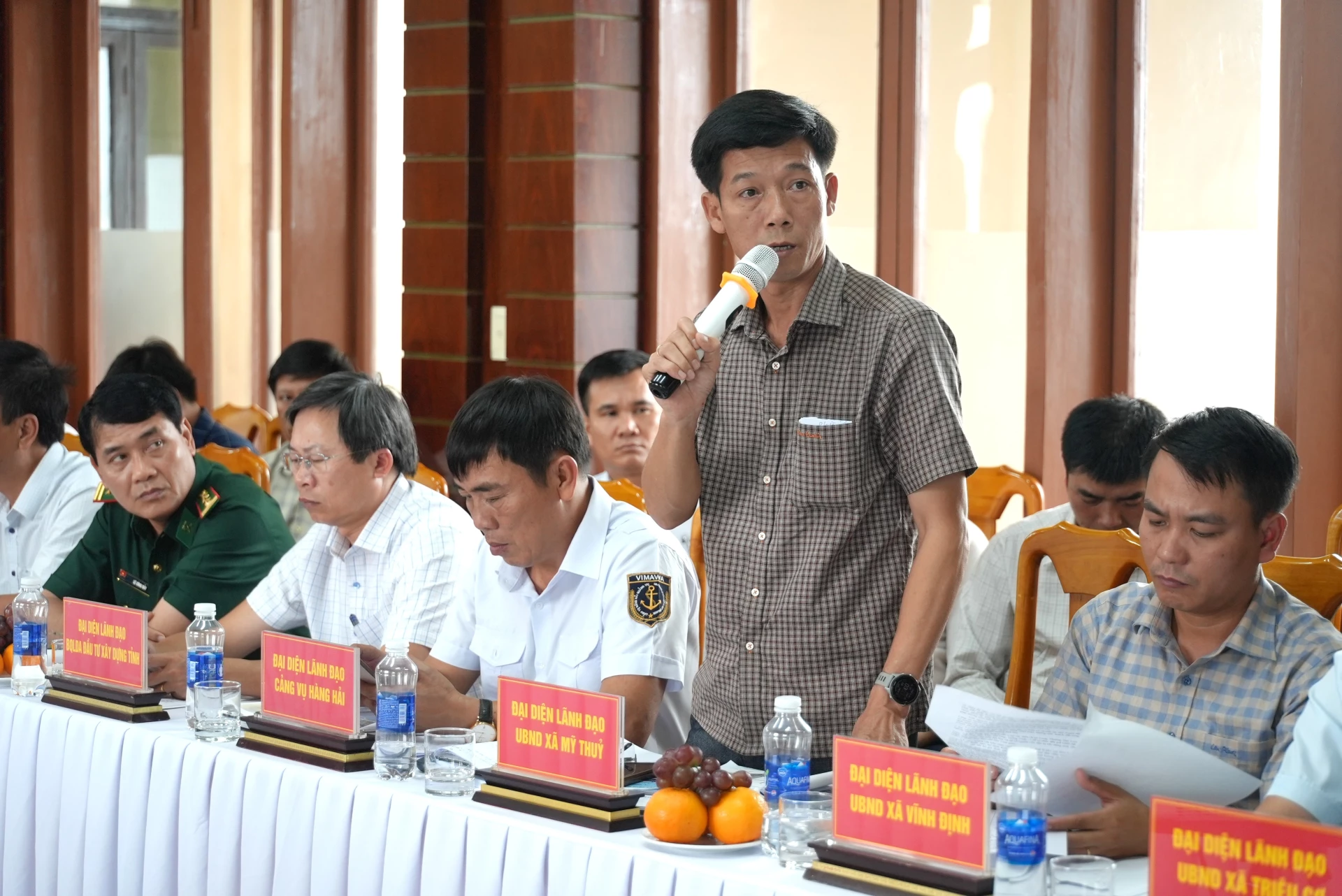 Lãnh đạo xã Mỹ Thủy phát biểu tại cuộc họp - Ảnh: T.Đ