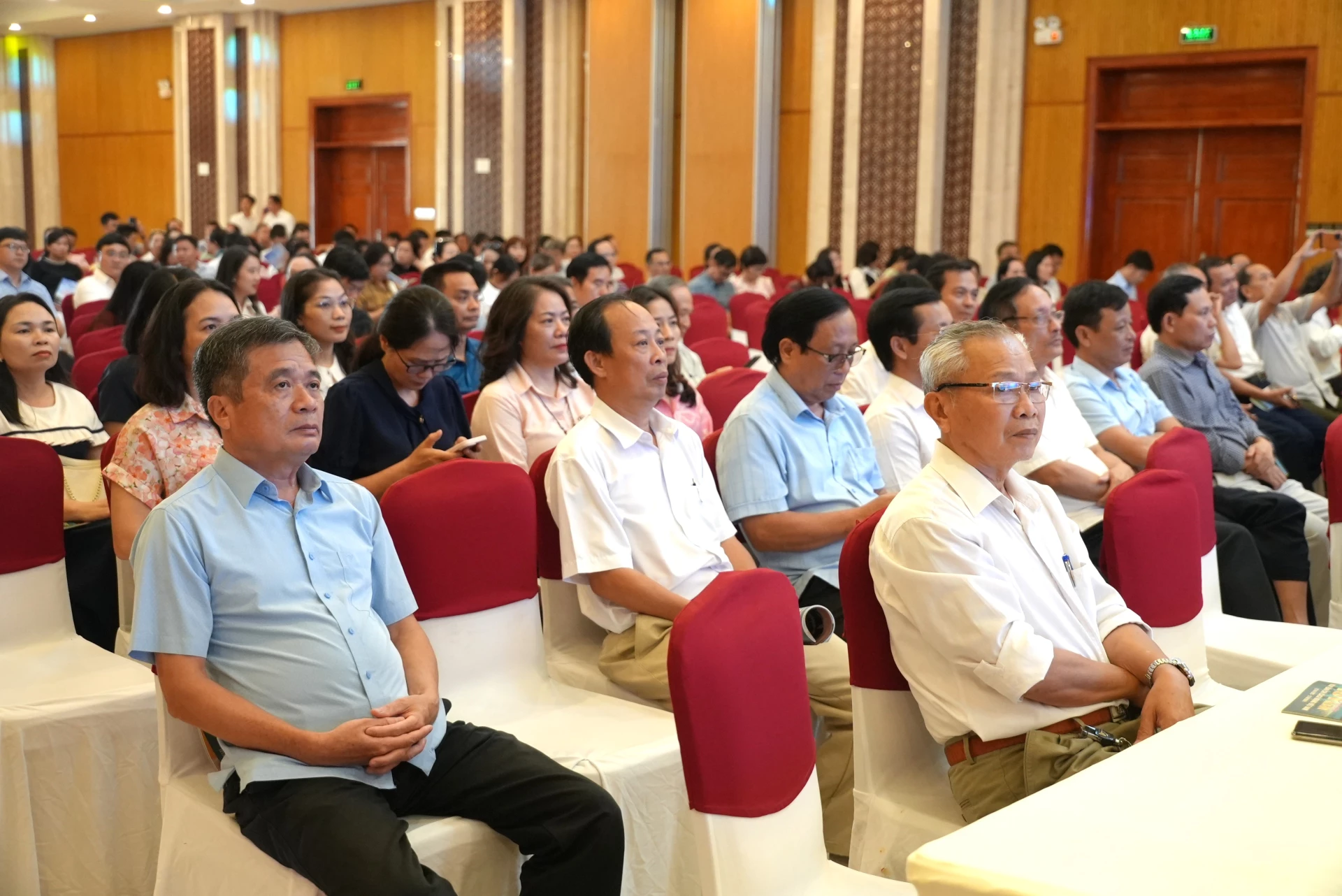 Các đại biểu tham dự buổi gặp mặt - Ảnh: T.Đ